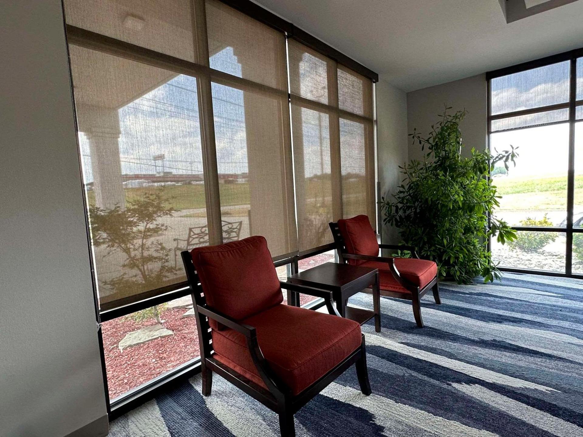Comfort Suites Jackson-Cape Girardeau photo 7