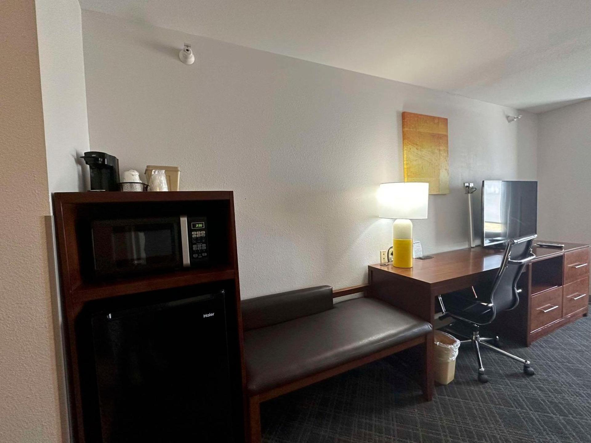 Comfort Suites Jackson-Cape Girardeau photo 14