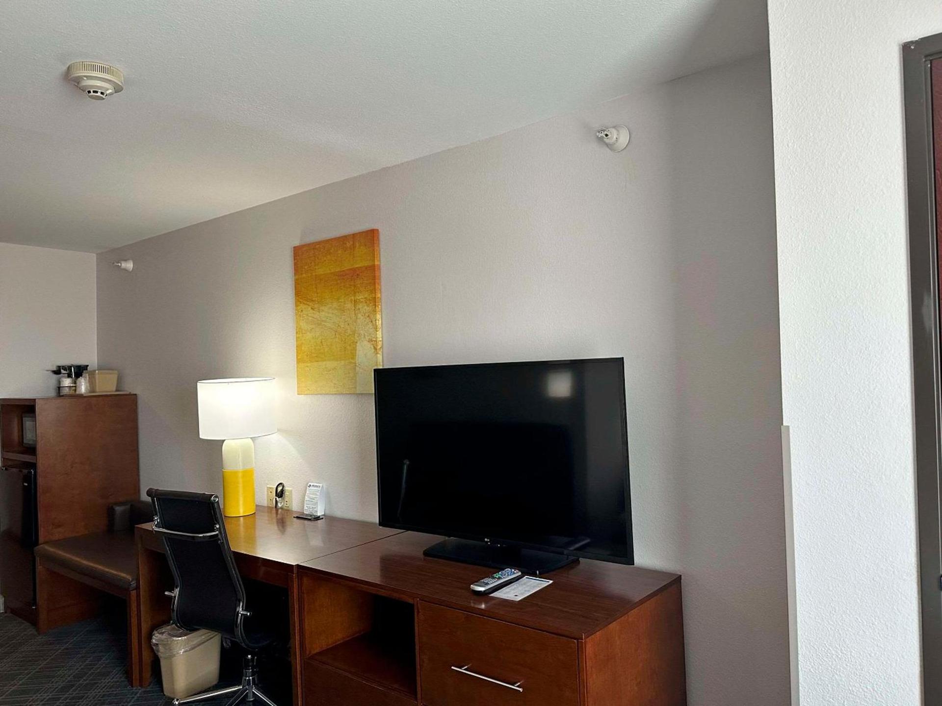 Comfort Suites Jackson-Cape Girardeau photo 13