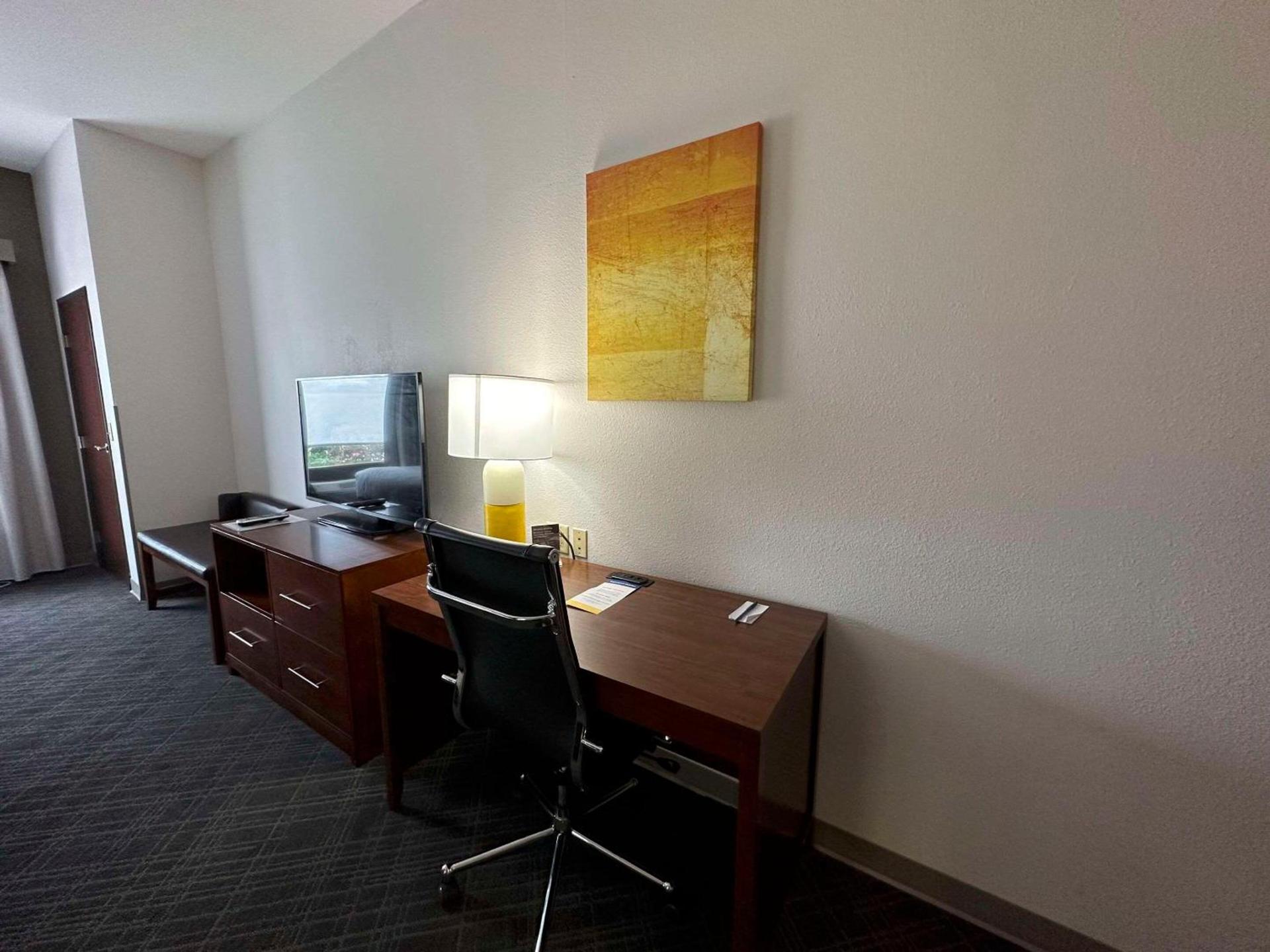 Comfort Suites Jackson-Cape Girardeau photo 18