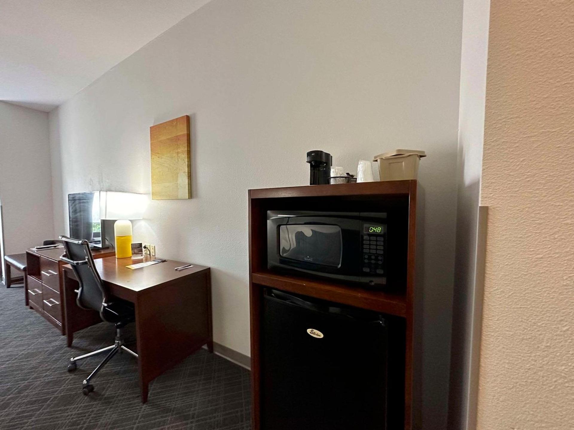 Comfort Suites Jackson-Cape Girardeau photo 20