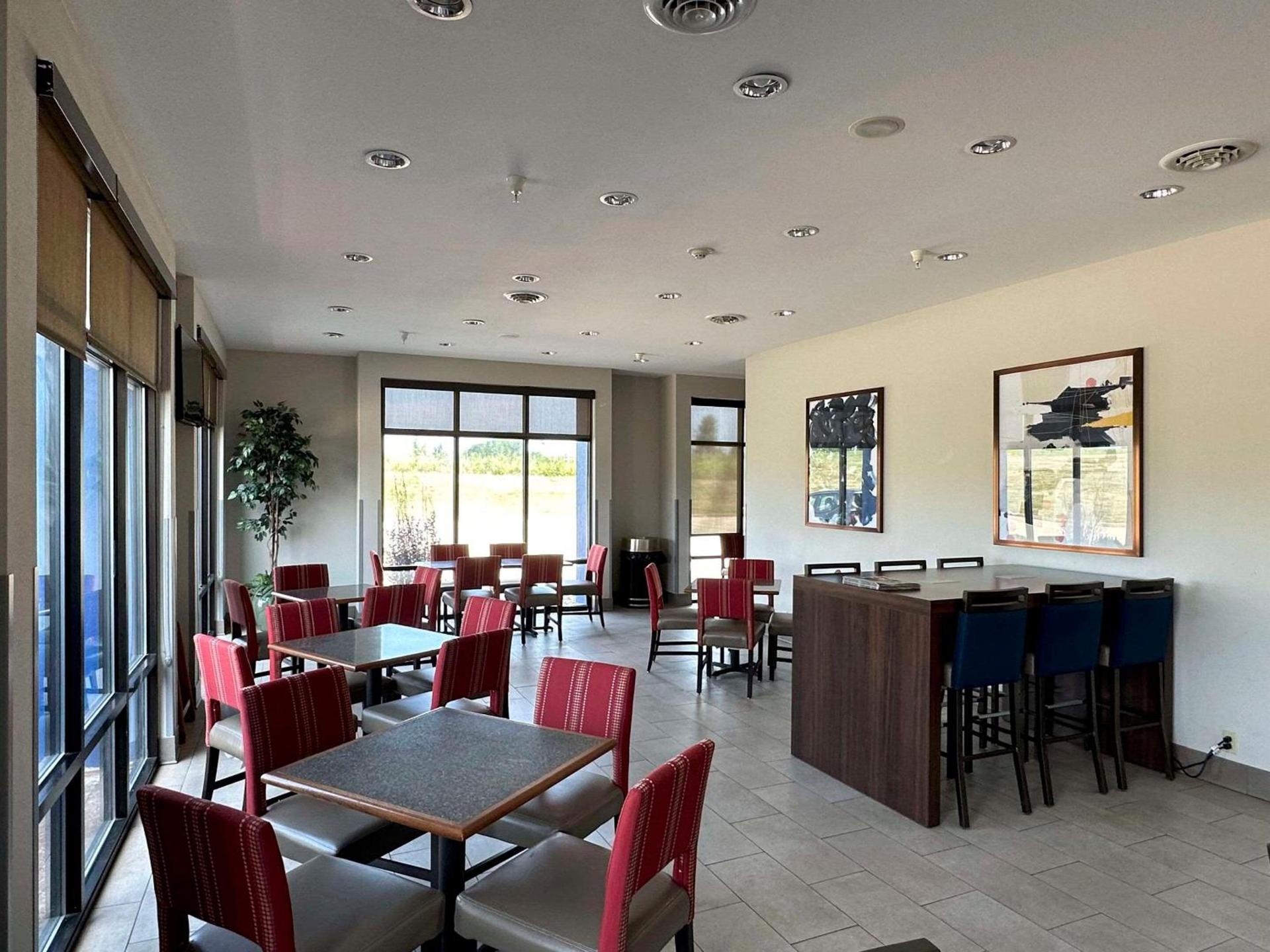 Comfort Suites Jackson-Cape Girardeau photo 32