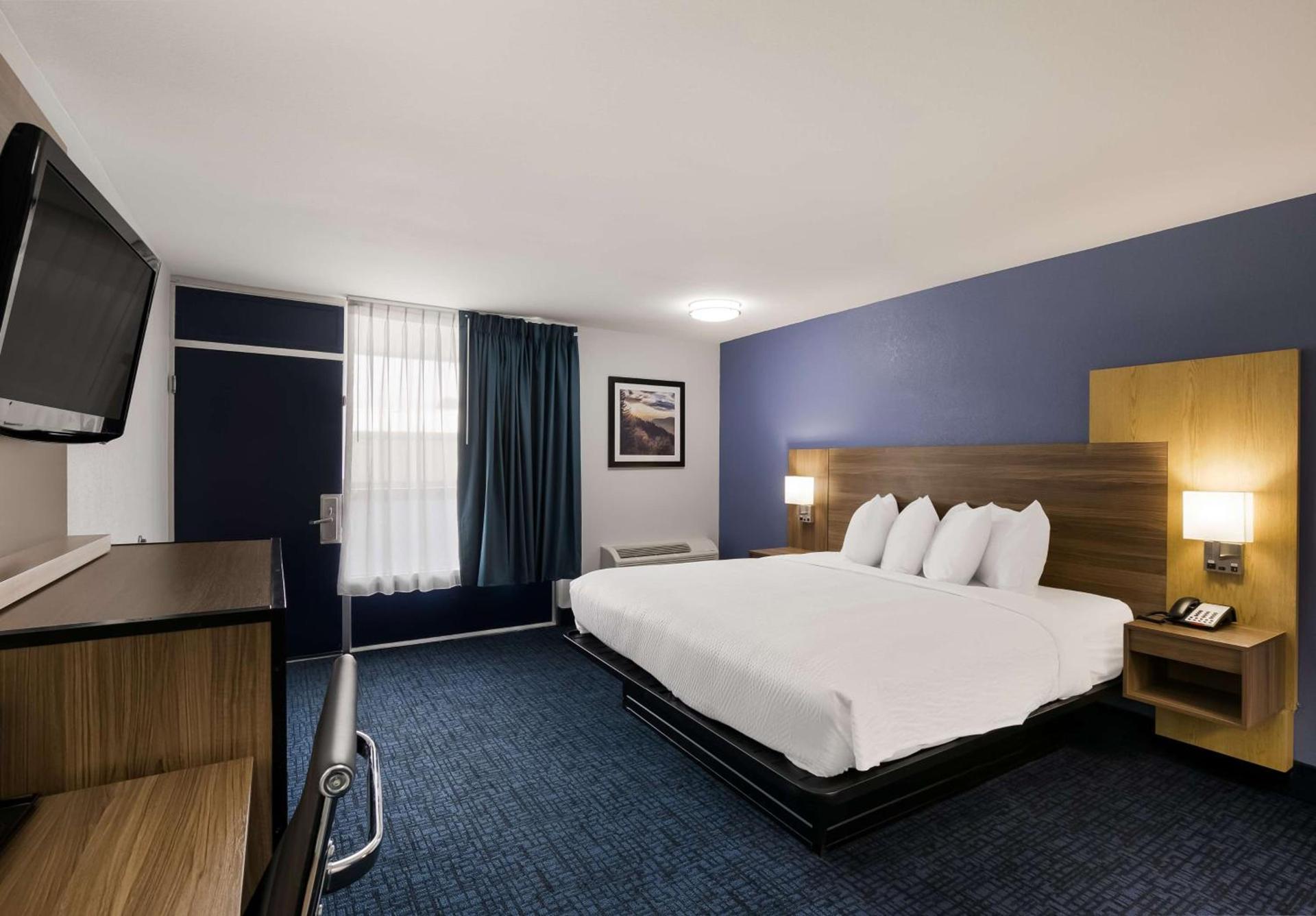SureStay Plus by Best Western Pigeon Forge photo 10