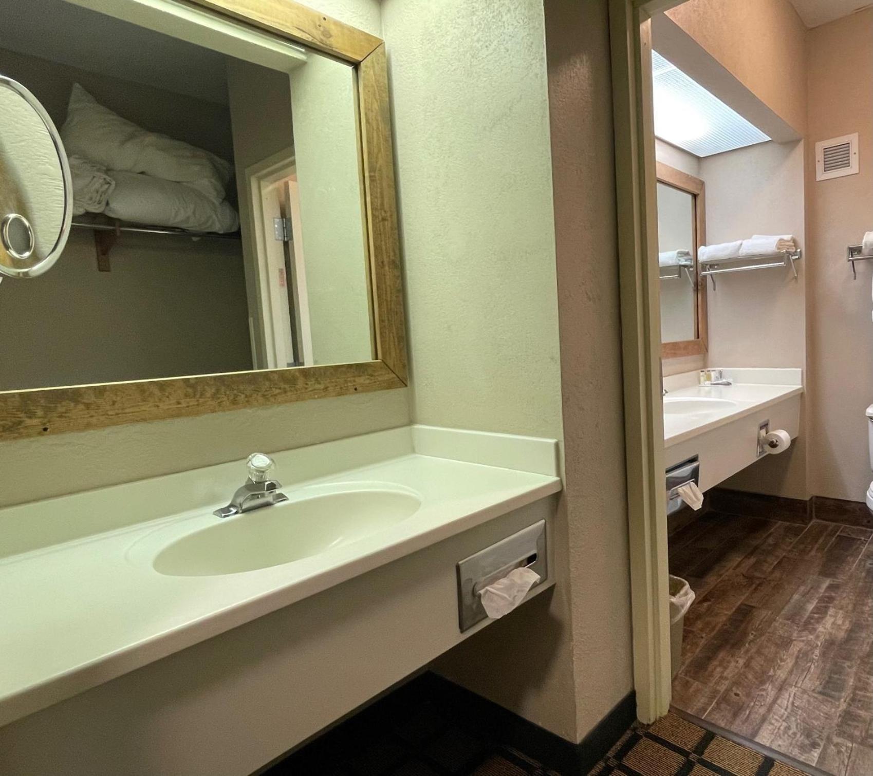 Baymont by Wyndham West Plains photo 22