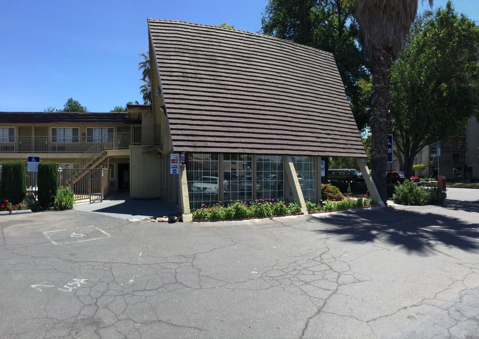 Discovery Inn photo 1