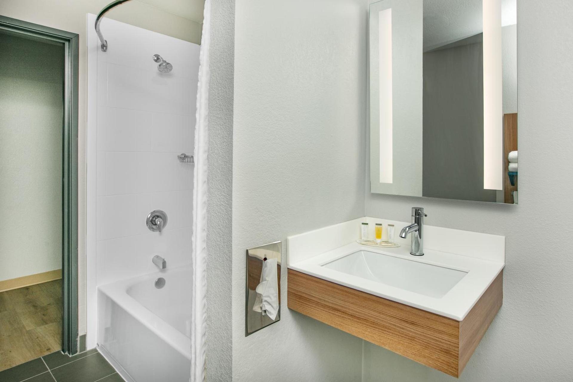 Microtel Inn by Wyndham Beckley photo 35