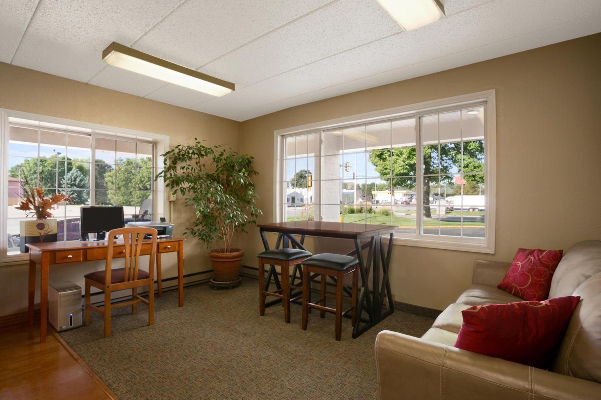 Days Inn by Wyndham Pierre photo 48