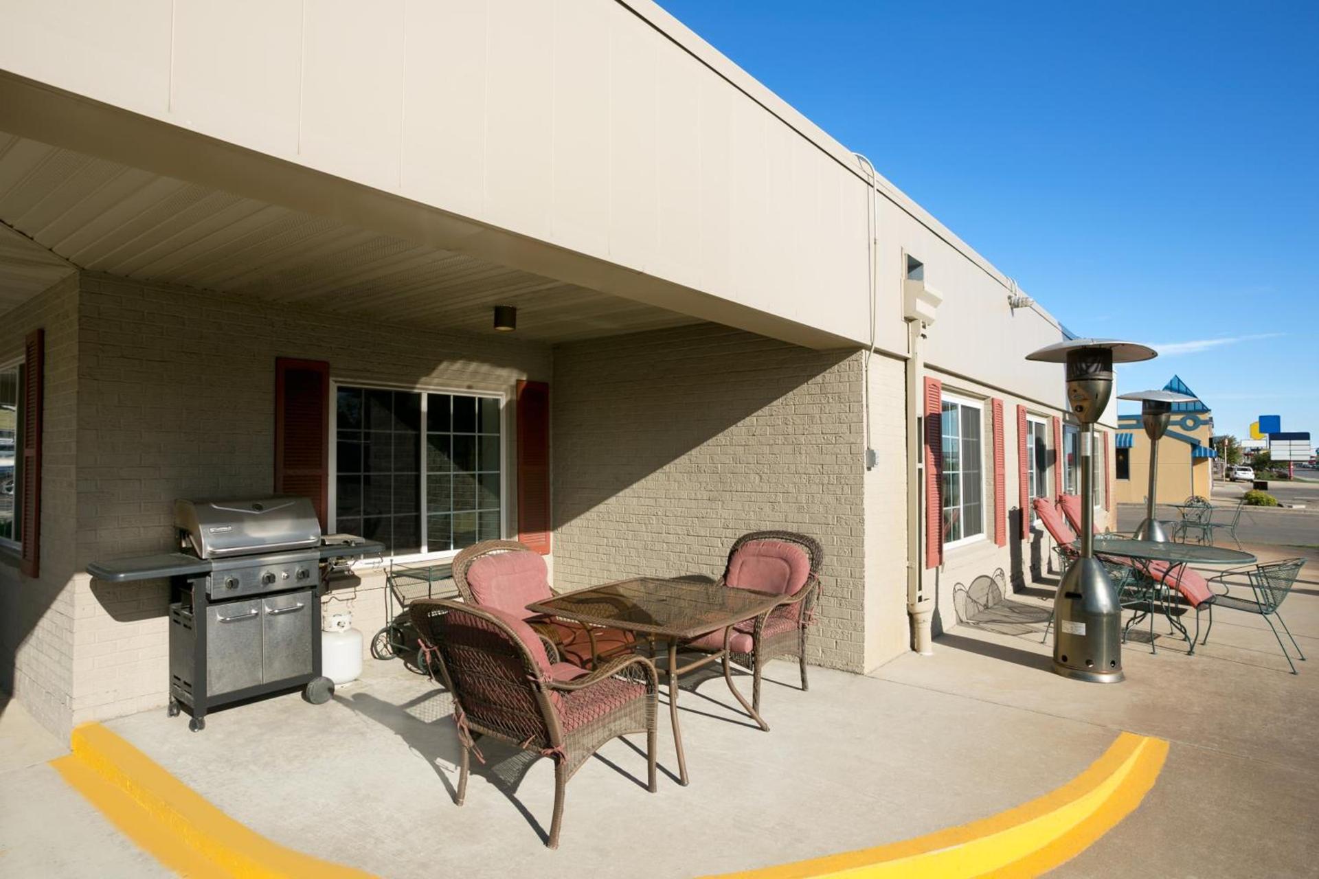 Days Inn by Wyndham Pierre photo 38