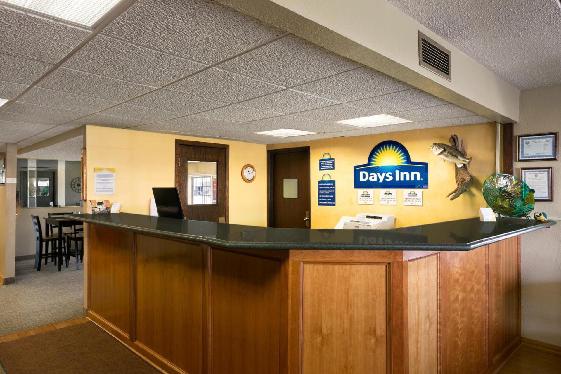 Days Inn by Wyndham Pierre photo 36