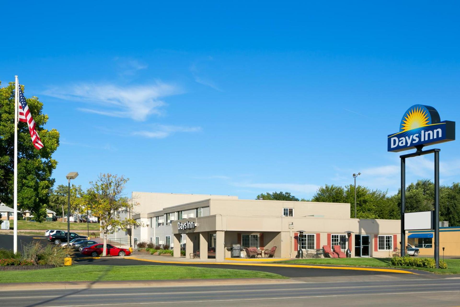 Days Inn by Wyndham Pierre photo 37
