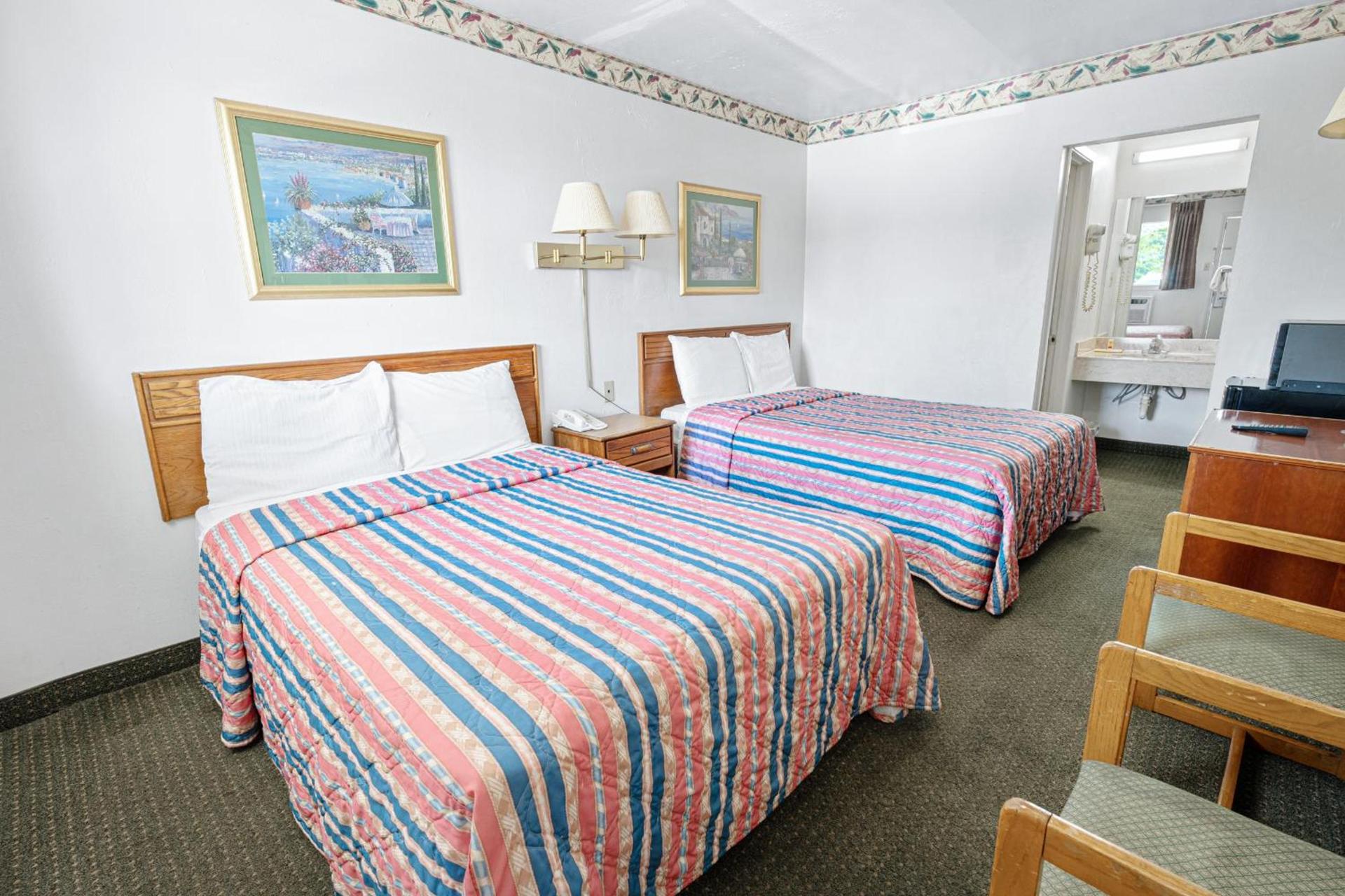 Friendship Inn Hotel photo 7