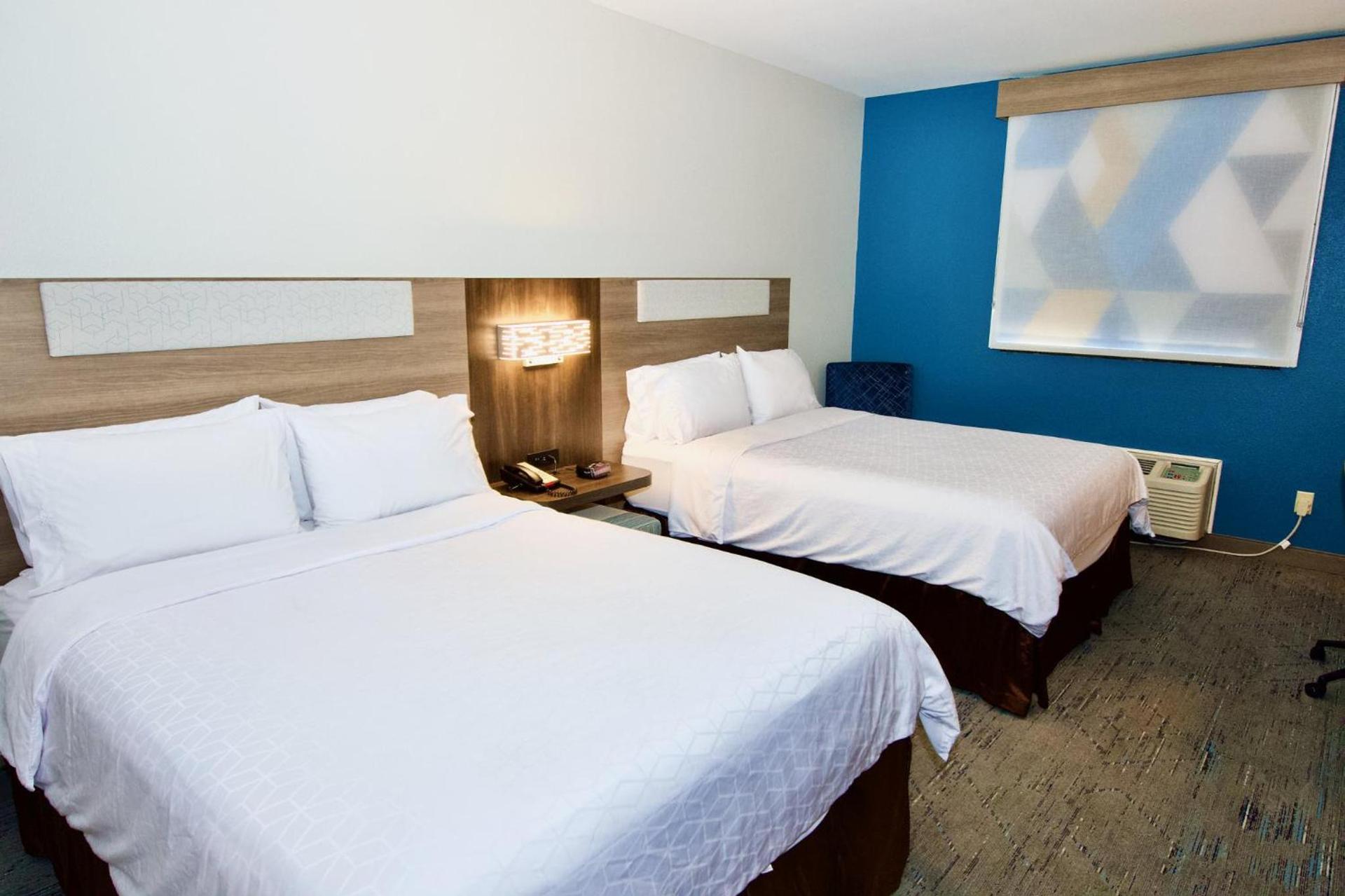 Holiday Inn Express Hotel & Suites St. Charles by IHG photo 32