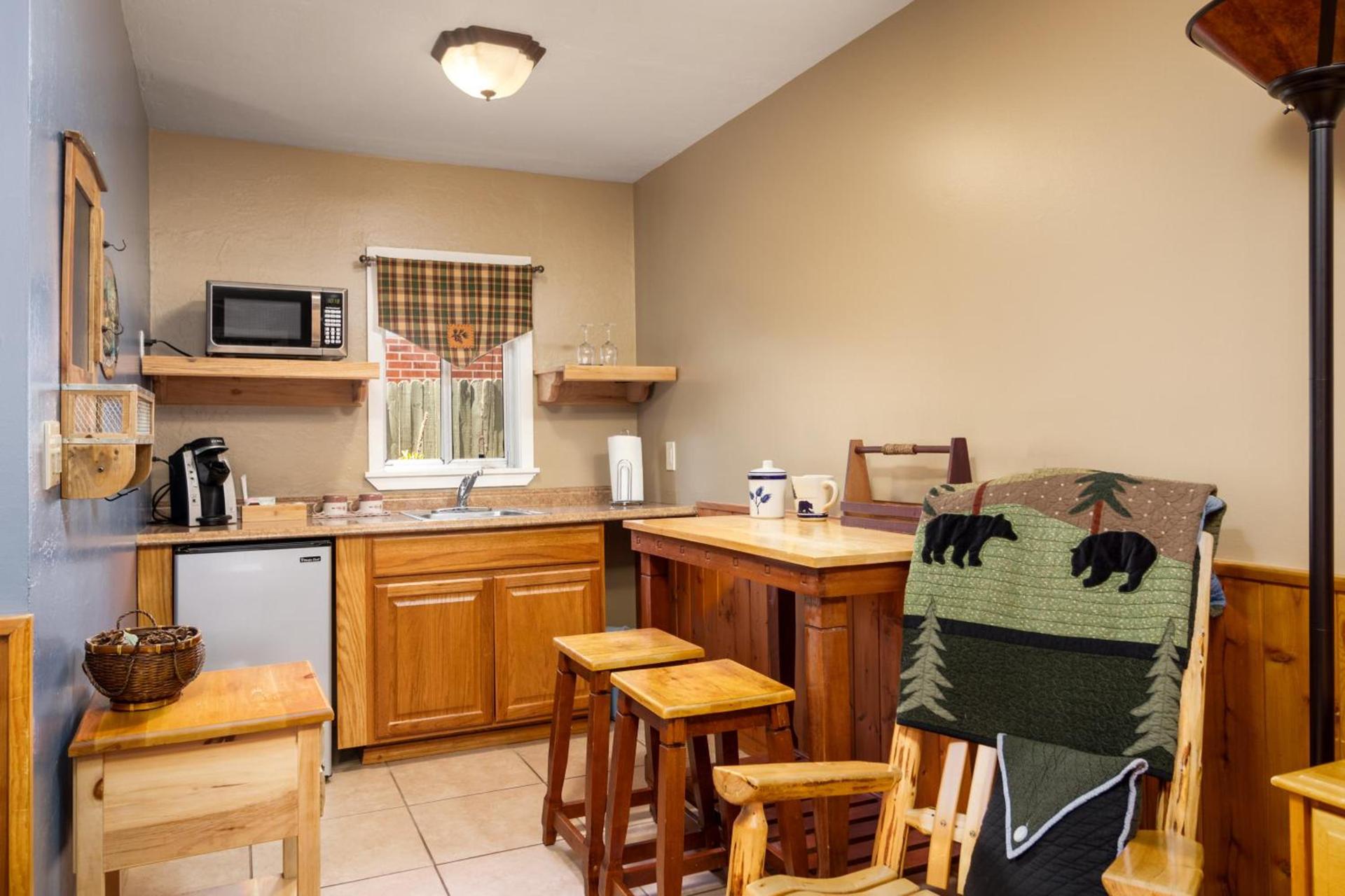 Prescott Pines Inn photo 27