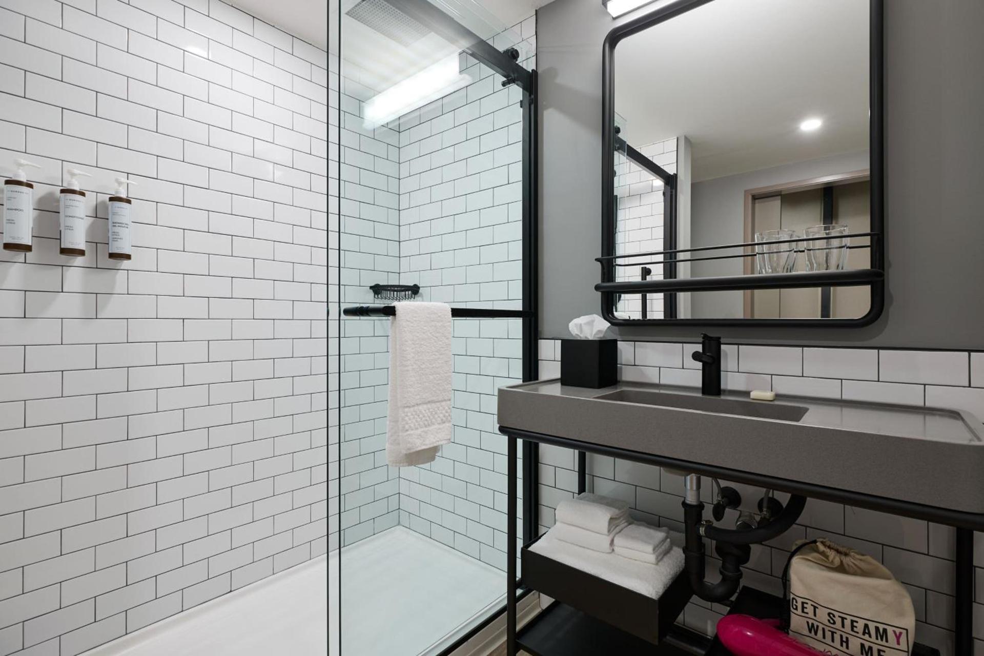 Moxy Charleston Downtown photo 32