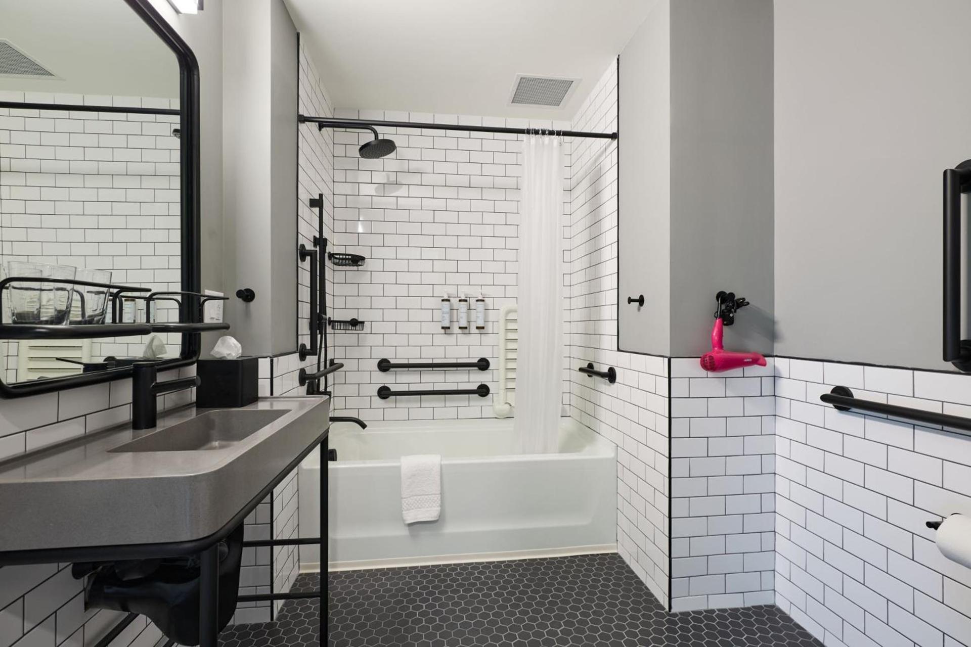 Moxy Charleston Downtown photo 33