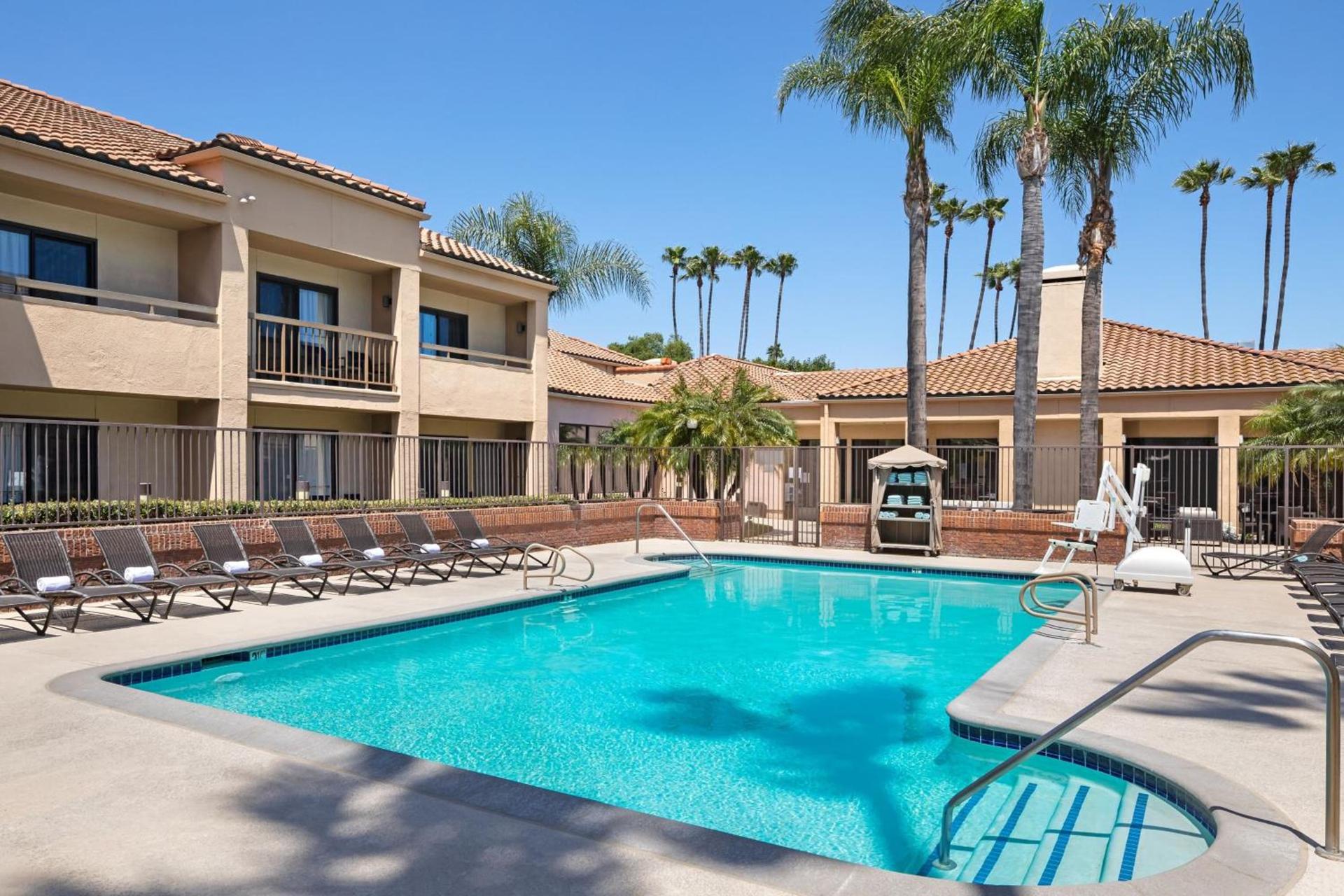Courtyard Anaheim Buena Park photo 3