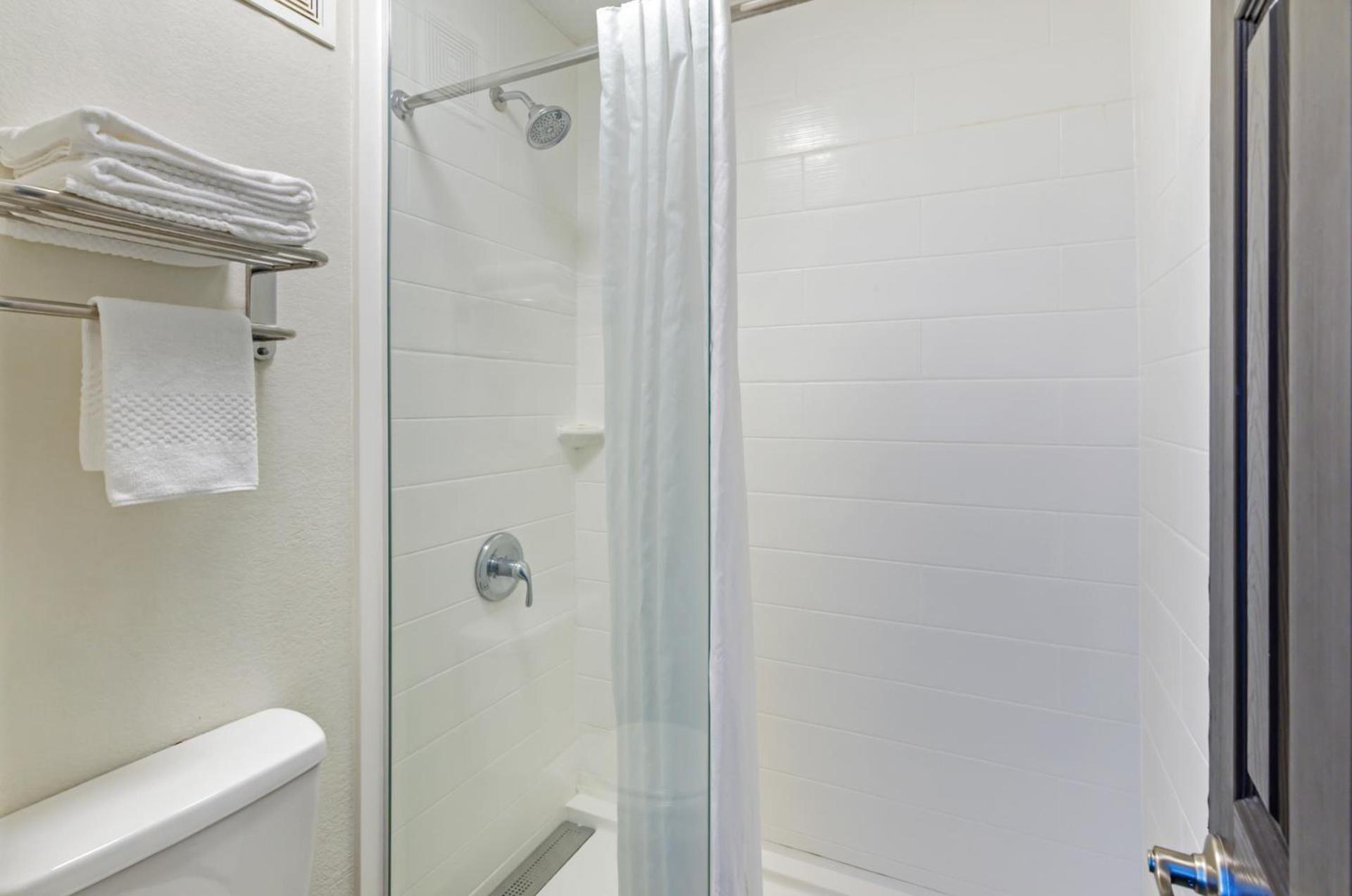 Suburban Studios Verona - Staunton North photo 32