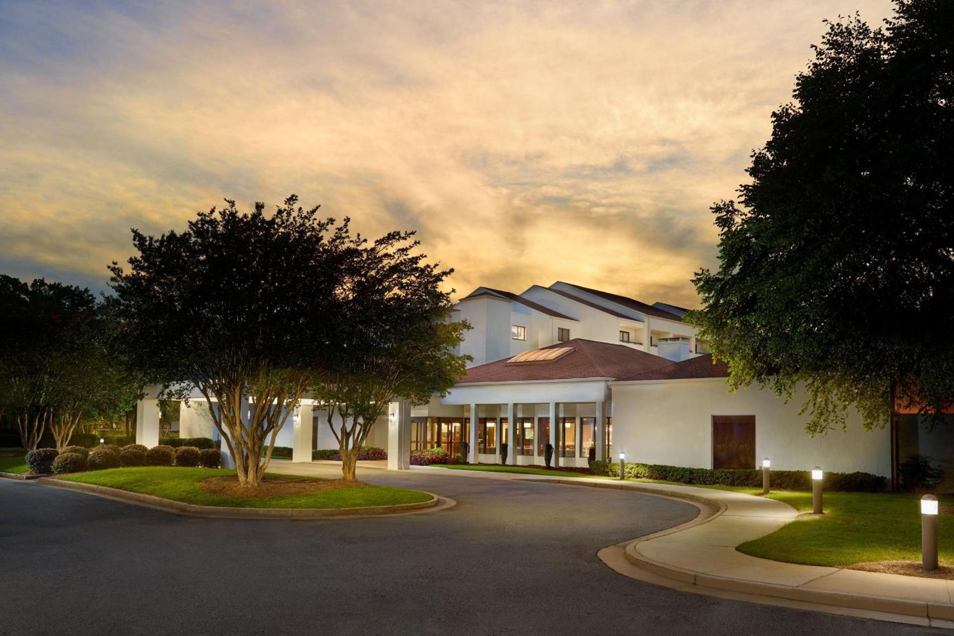 Courtyard by Marriott Atlanta Executive Park/Emory photo 1