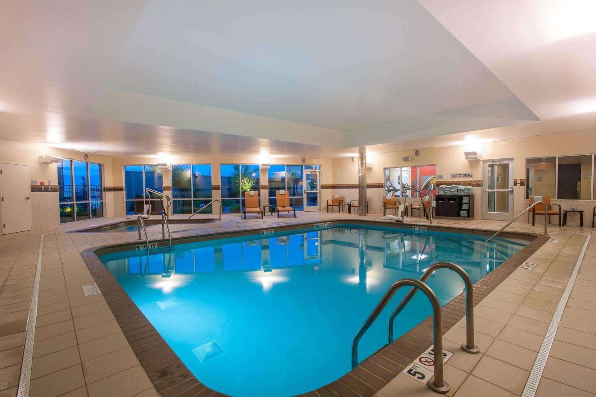 Courtyard Mankato Hotel & Event Center photo 86