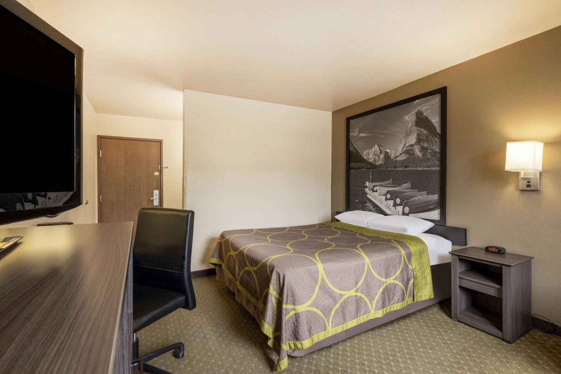 Super 8 by Wyndham Butte MT photo 14