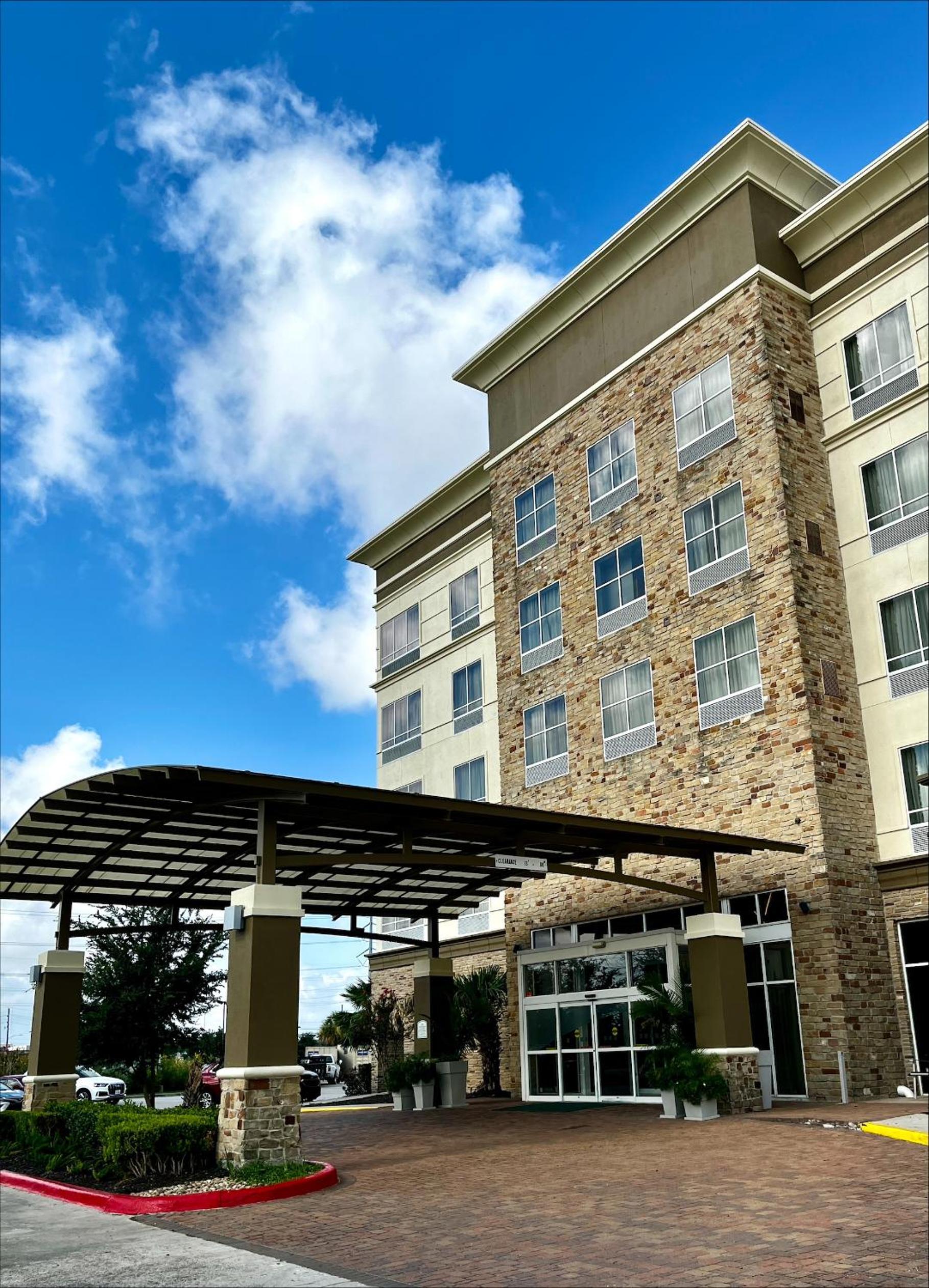 DoubleTree by Hilton Houston Westchase photo 1