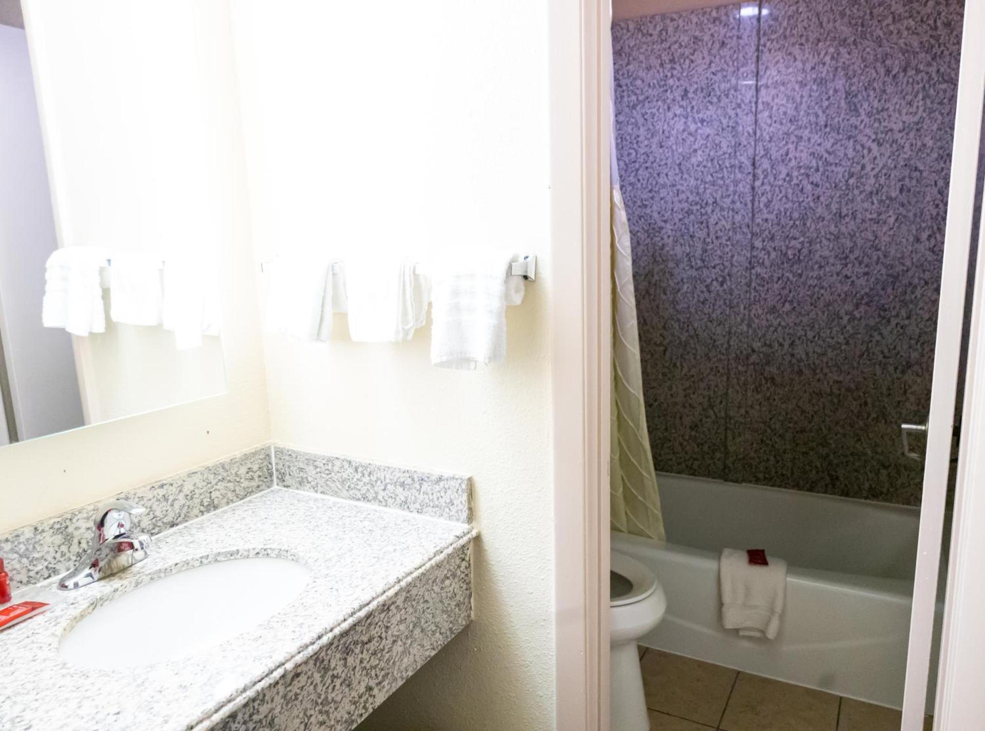 Days Inn by Wyndham College Park Atlanta Airport South photo 25