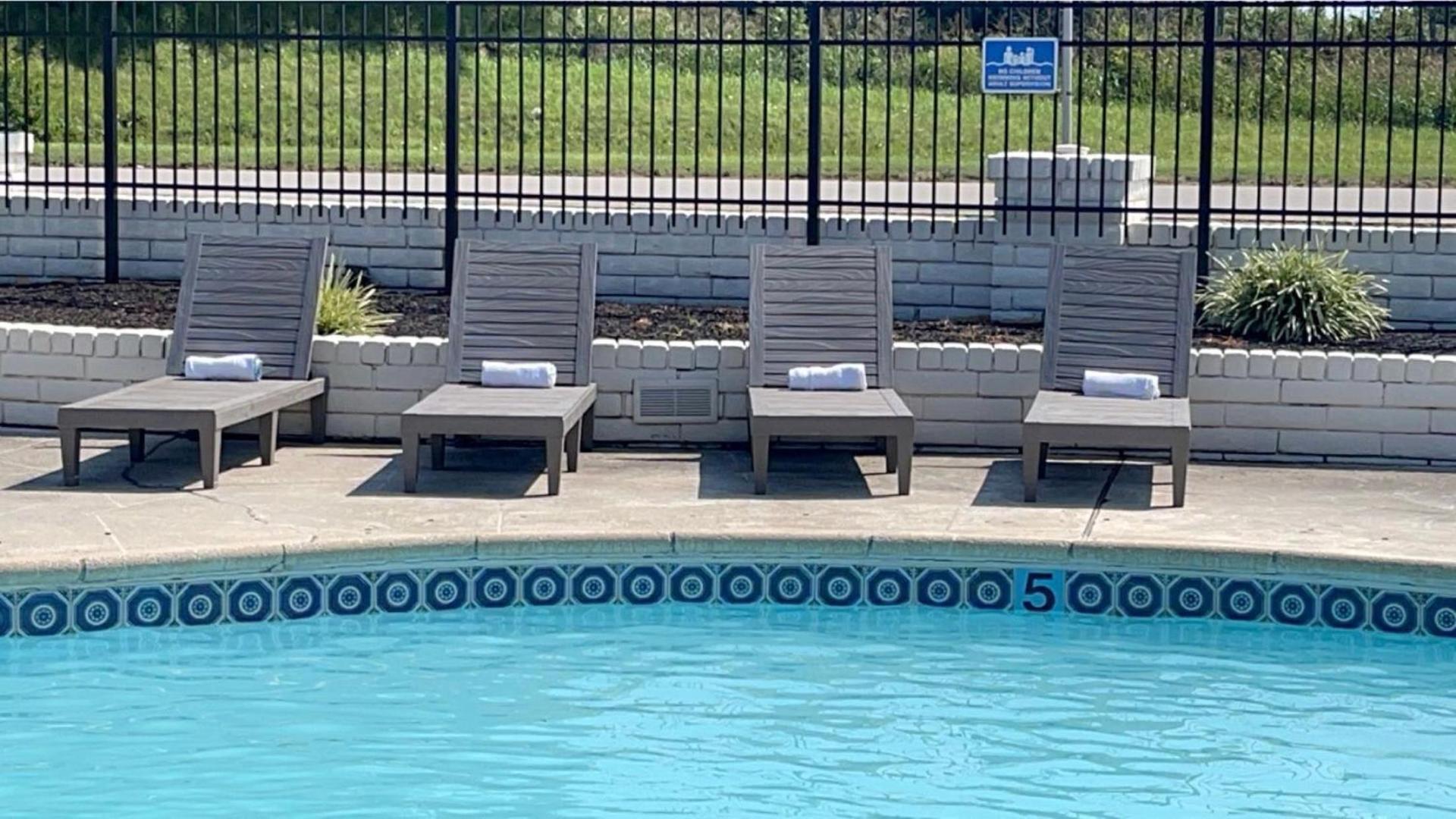 Clarion Pointe Richmond North near University photo 27