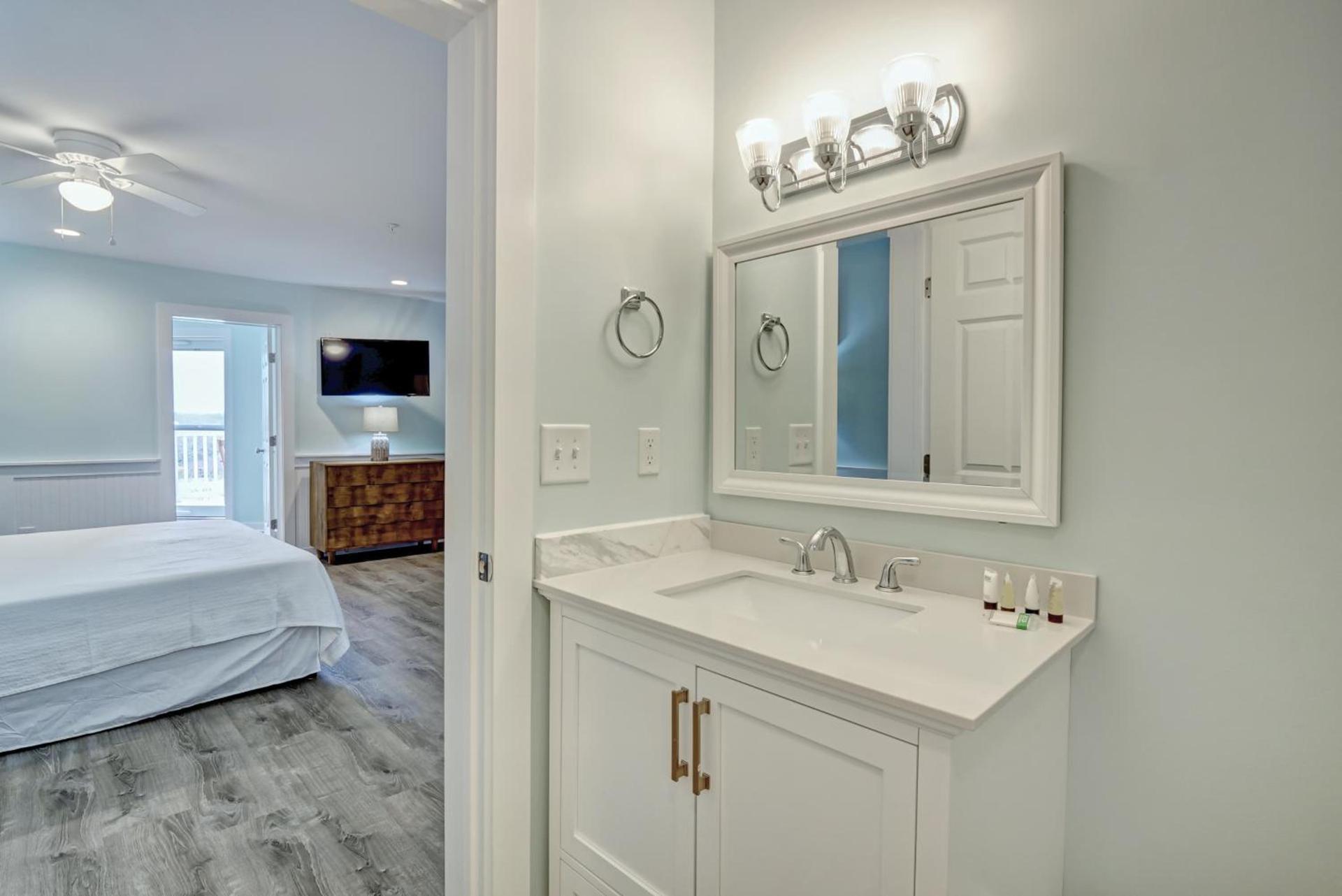 Loggerhead Inn and Suites photo 68