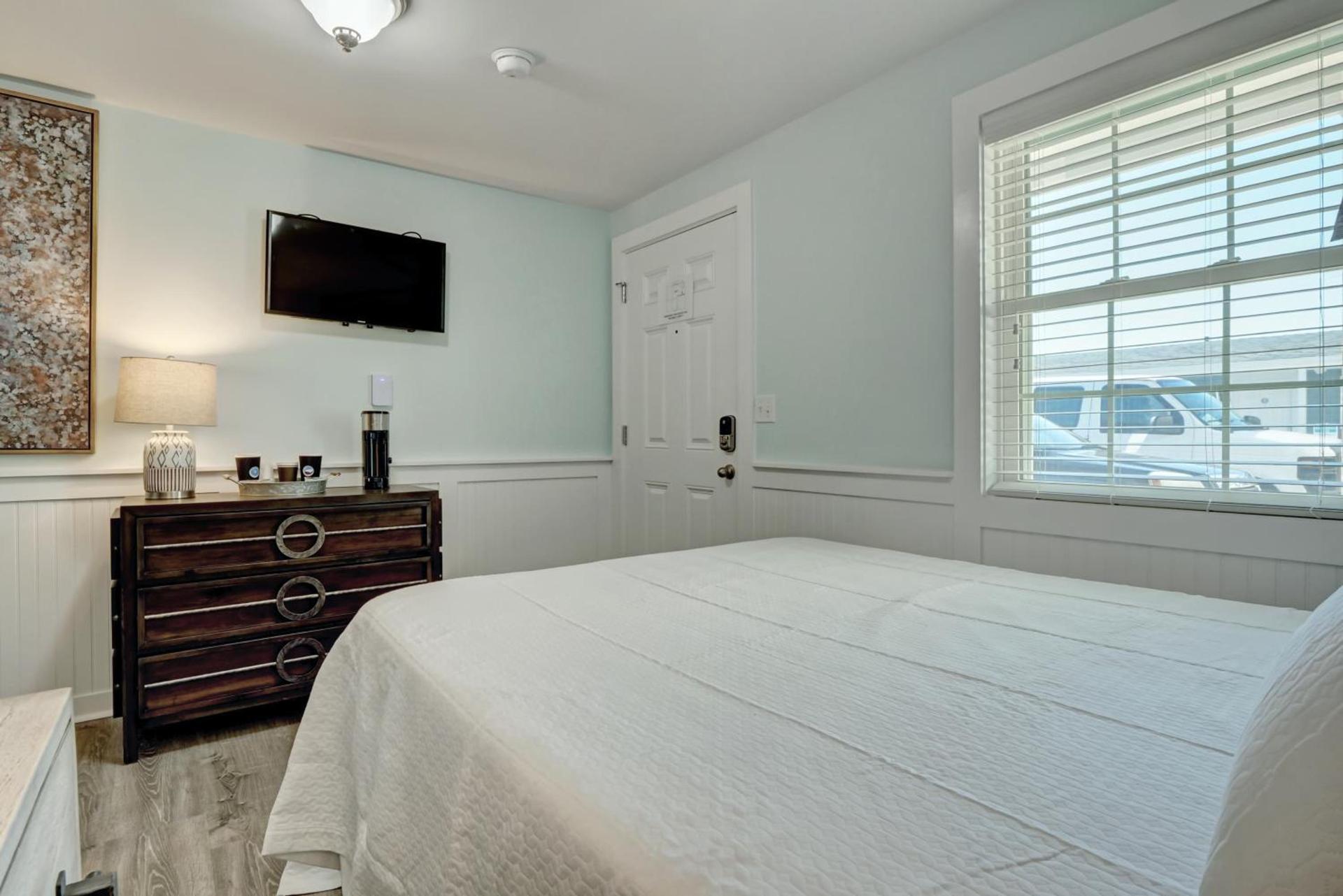 Loggerhead Inn and Suites photo 60