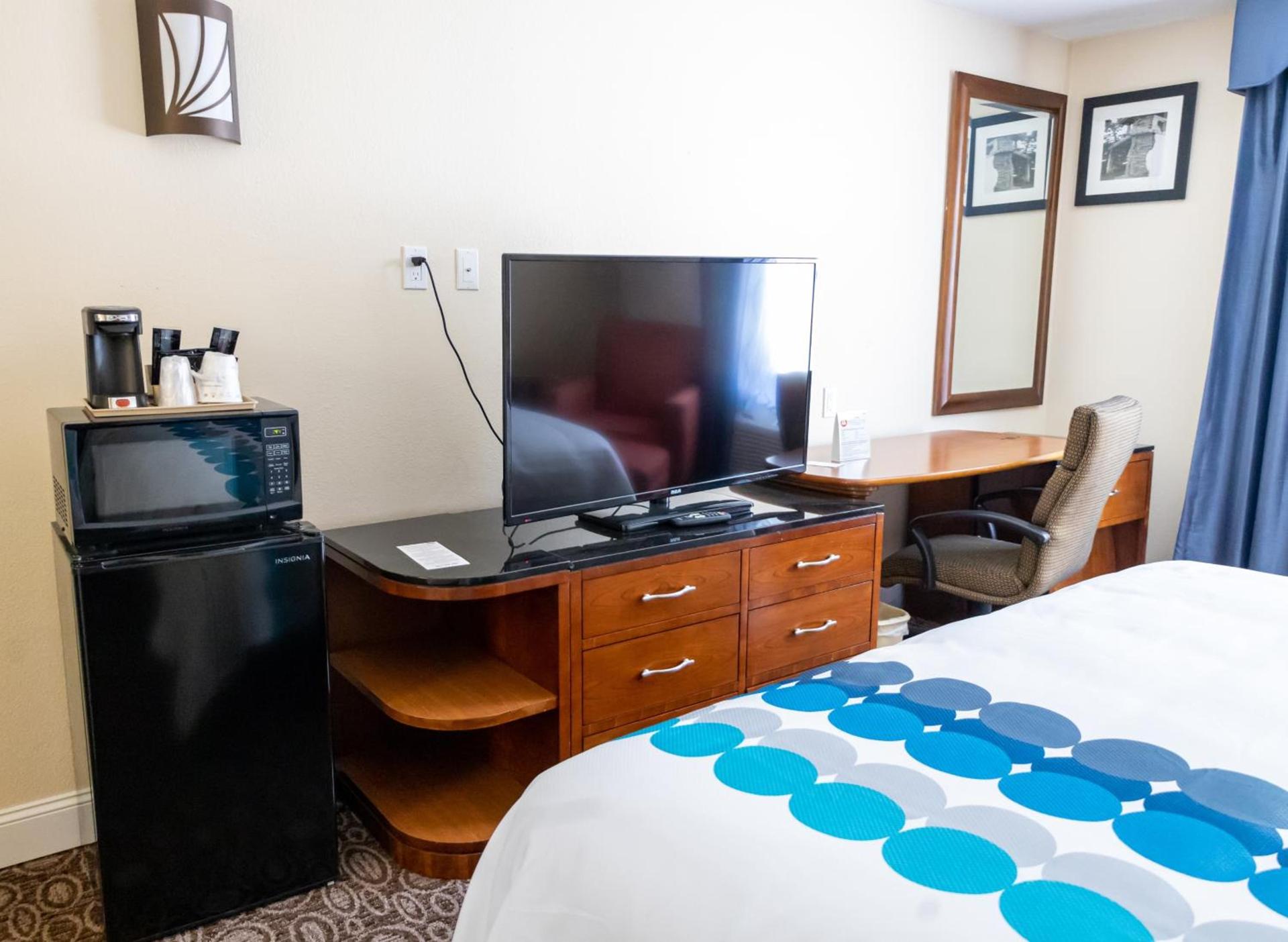 Baymont by Wyndham College Park Atlanta Airport South photo 2
