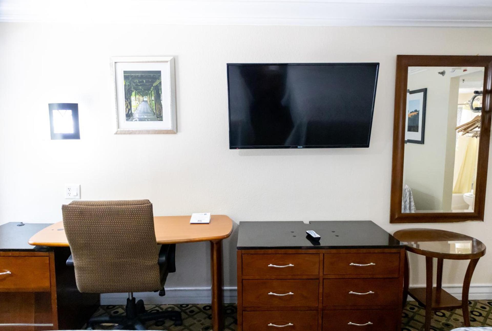Baymont by Wyndham College Park Atlanta Airport South photo 10