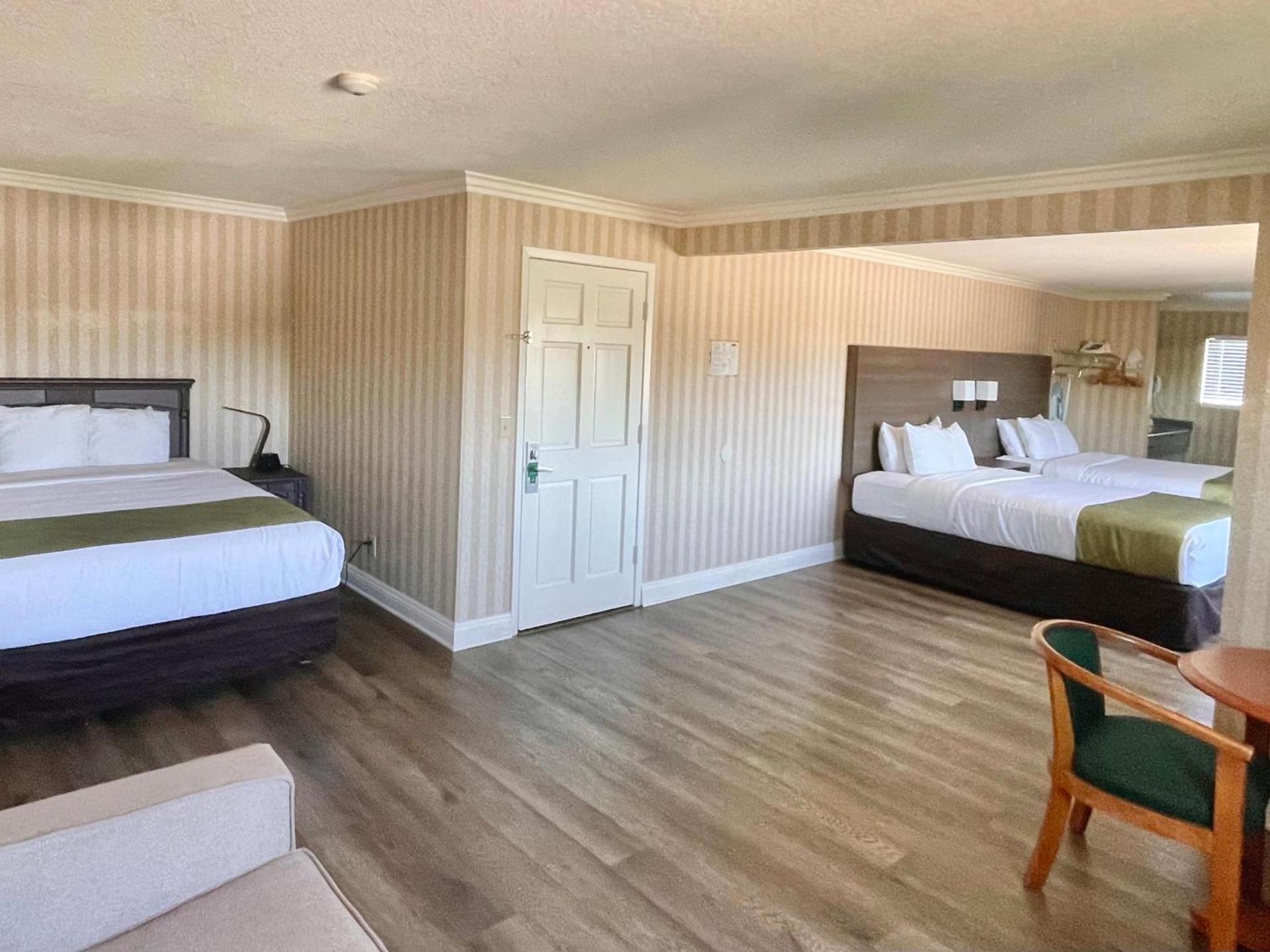Quality Inn & Suites Anaheim Maingate photo 33