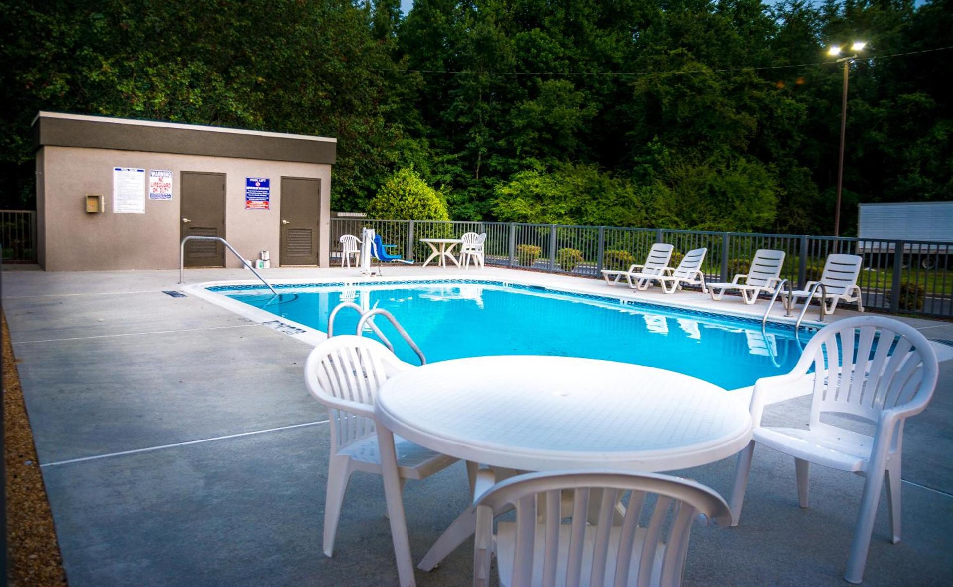 La Quinta Inn & Suites by Wyndham Fayetteville I-95 photo 30