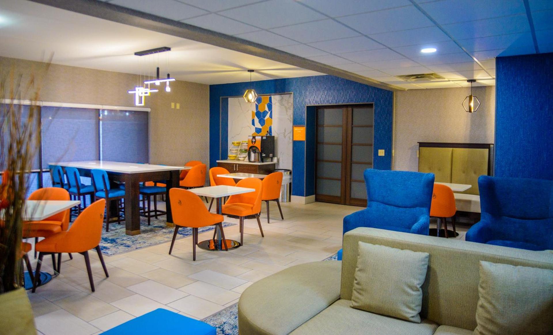 La Quinta Inn & Suites by Wyndham Fayetteville I-95 photo 39