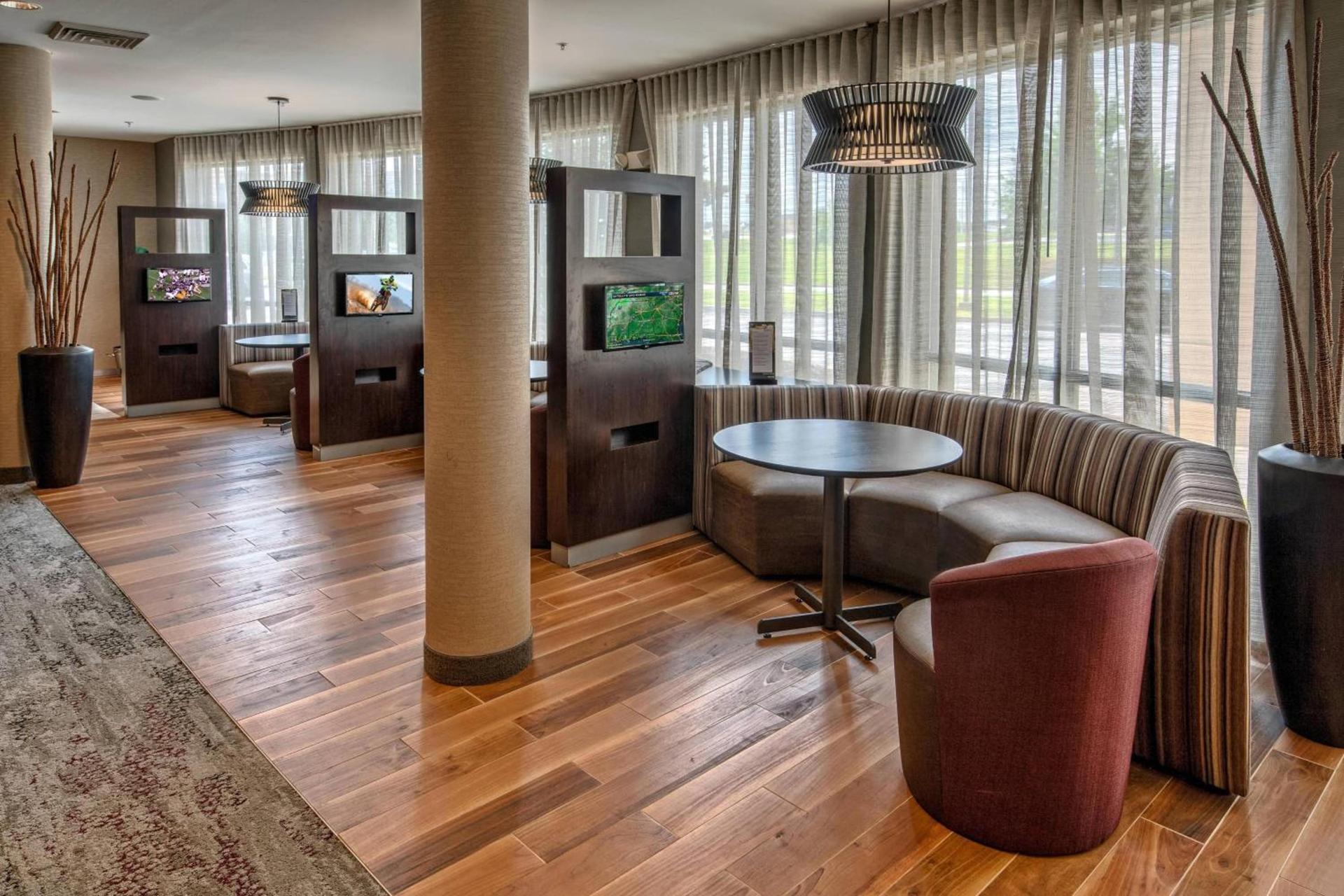 Courtyard by Marriott Troy photo 18