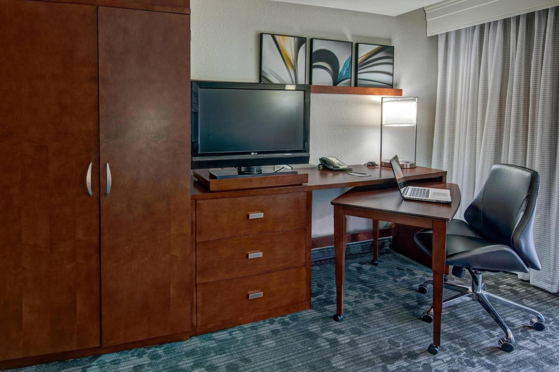 Courtyard by Marriott Troy photo 12
