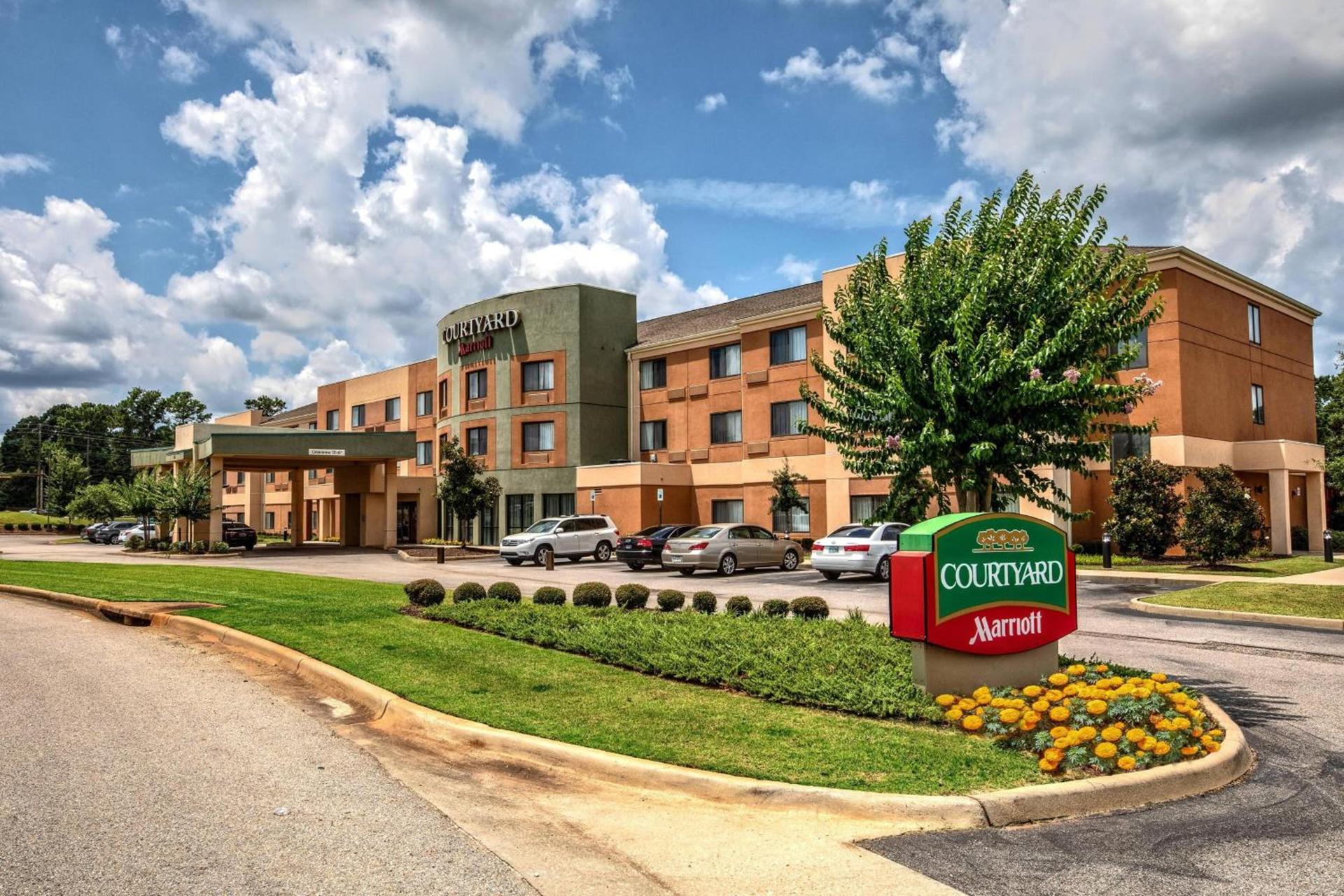 Courtyard by Marriott Troy photo 2