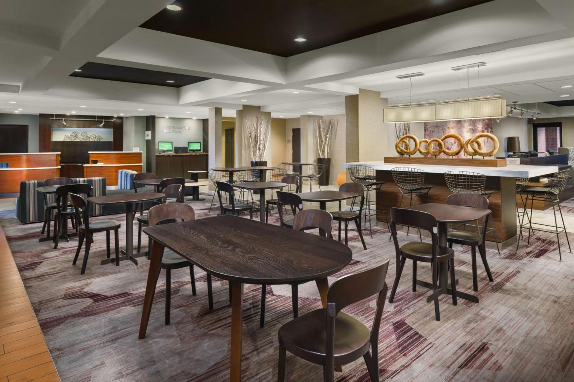 Courtyard by Marriott Chicago Bloomingdale photo 3