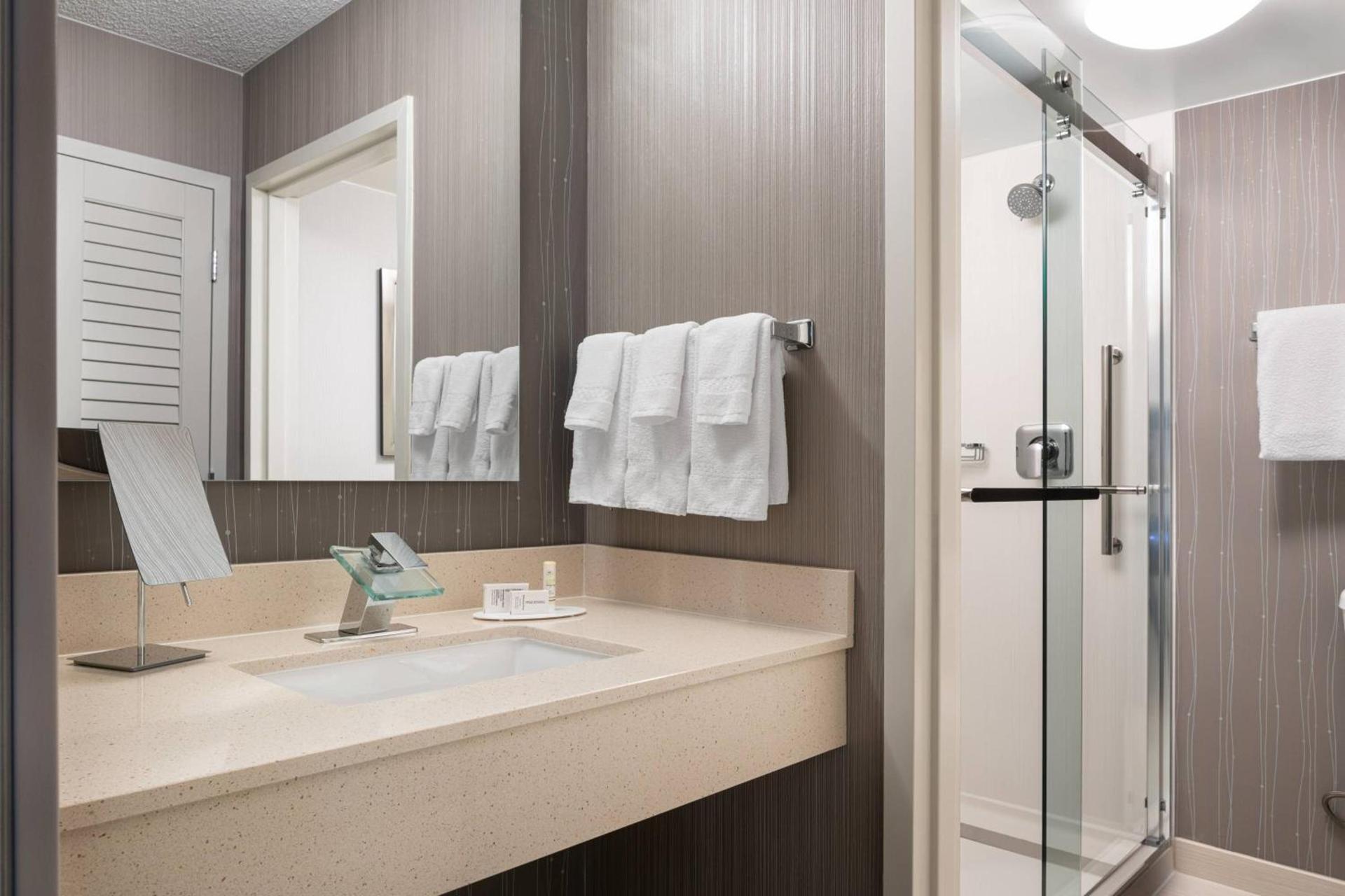 Courtyard by Marriott Las Vegas Convention Center photo 13