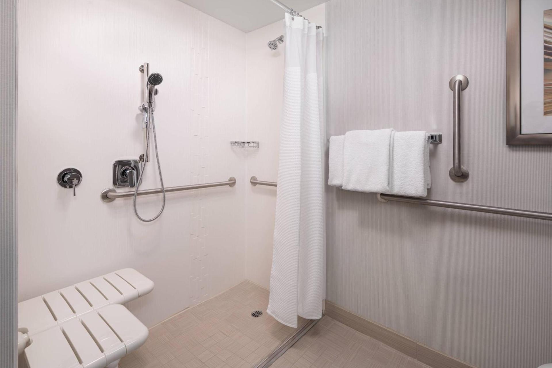 Courtyard by Marriott Las Vegas Convention Center photo 15