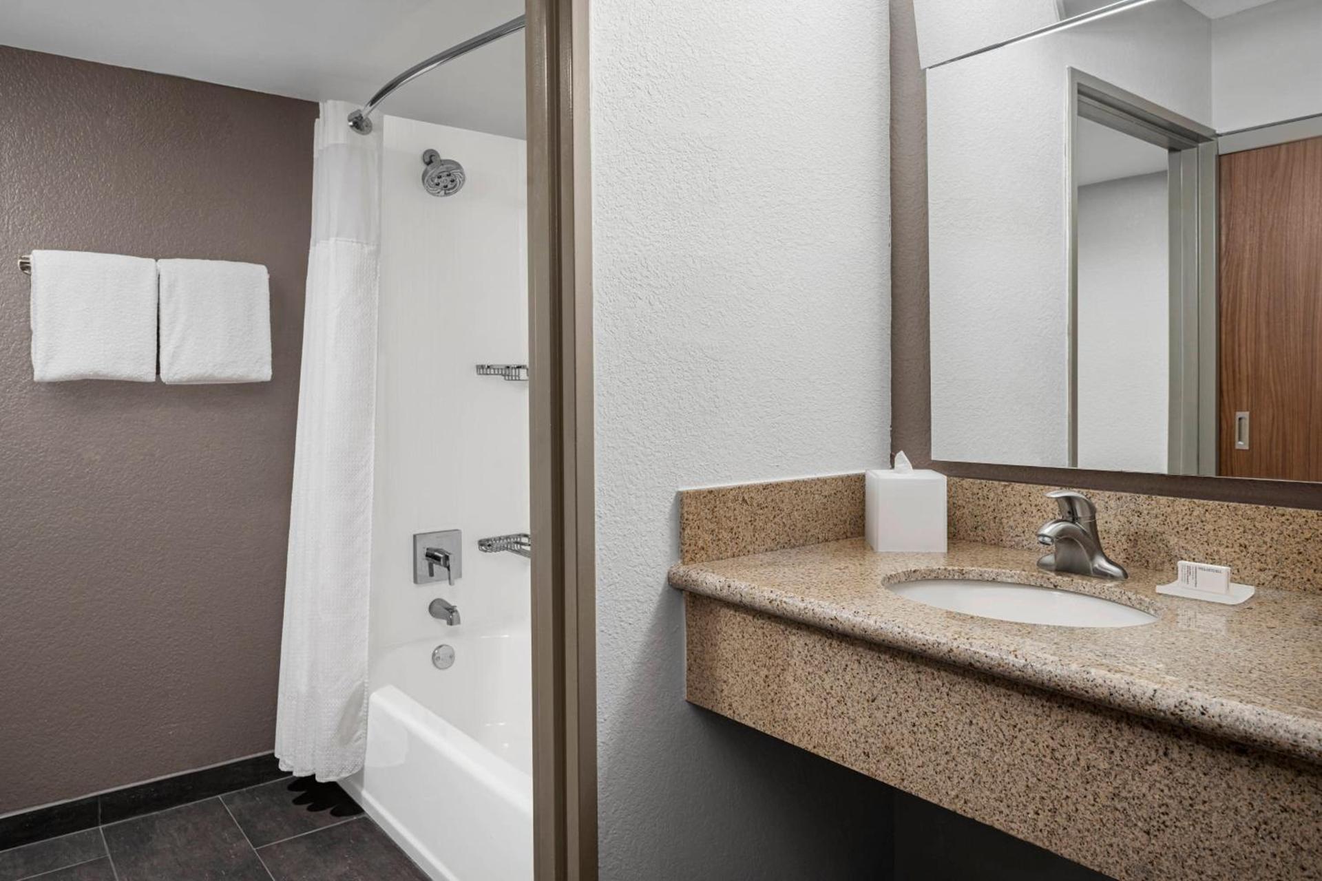 Courtyard by Marriott Jacksonville Butler Boulevard photo 16