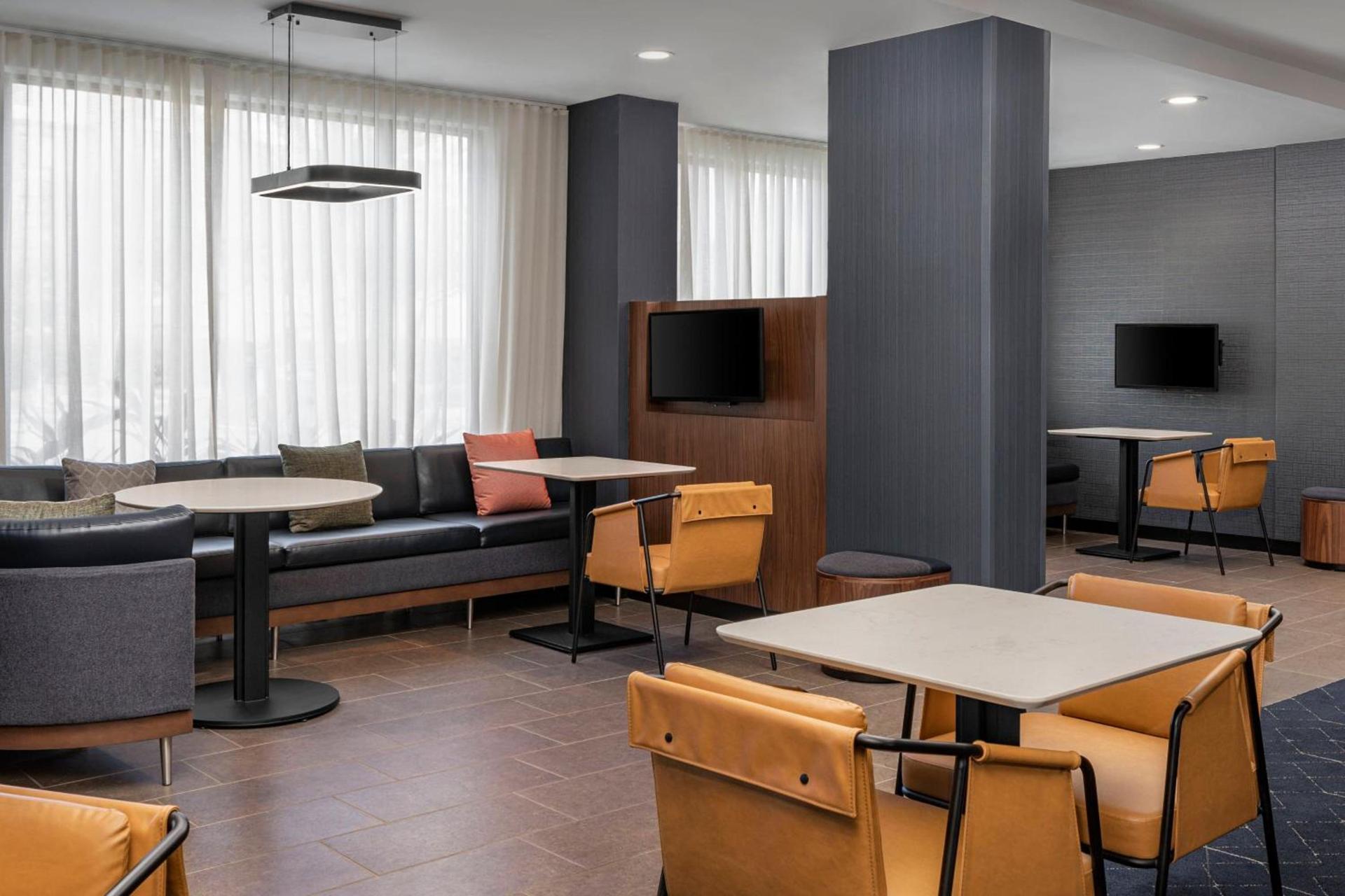 Courtyard by Marriott Jacksonville Butler Boulevard photo 22