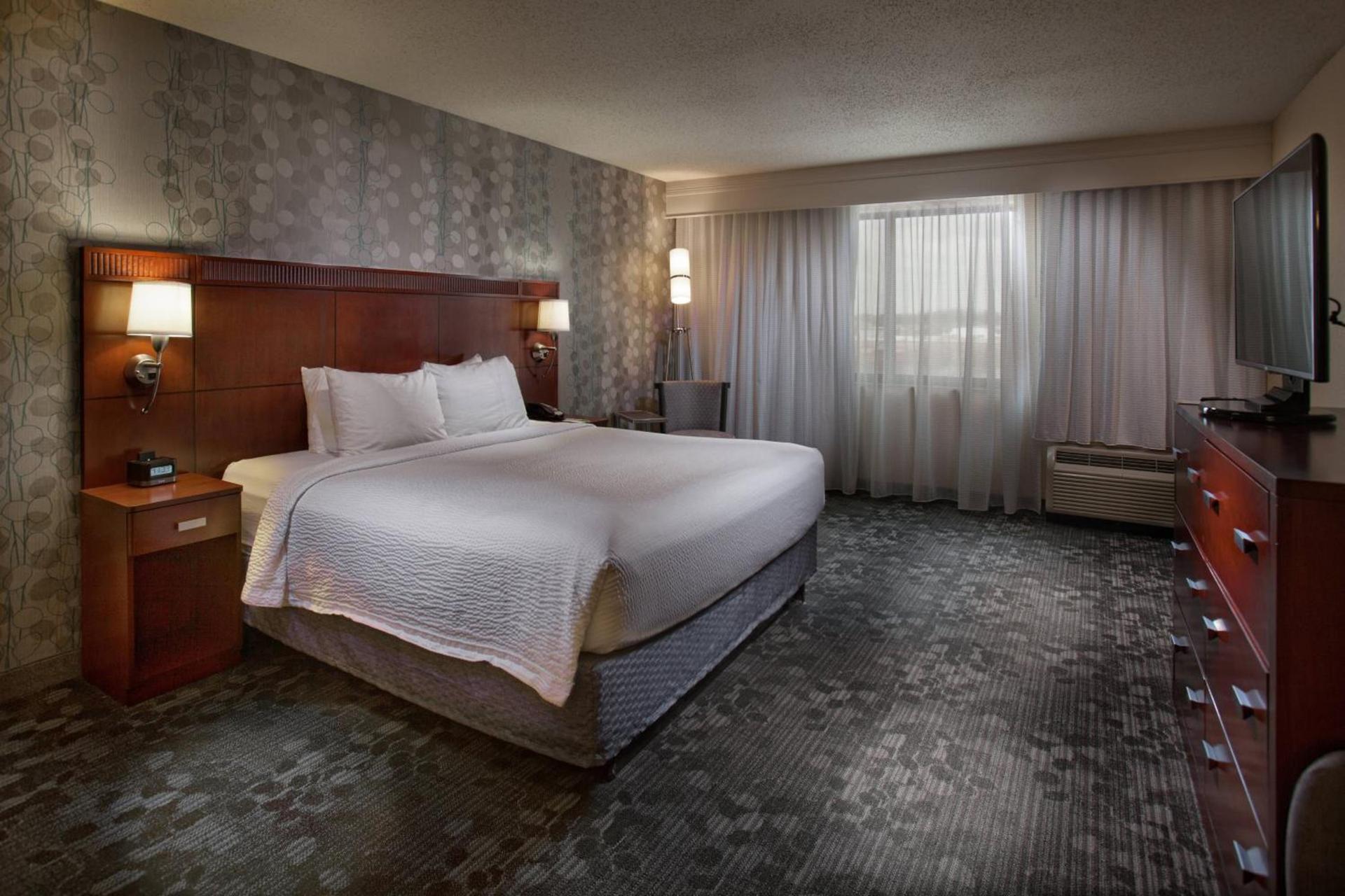 Courtyard by Marriott Fayetteville photo 8