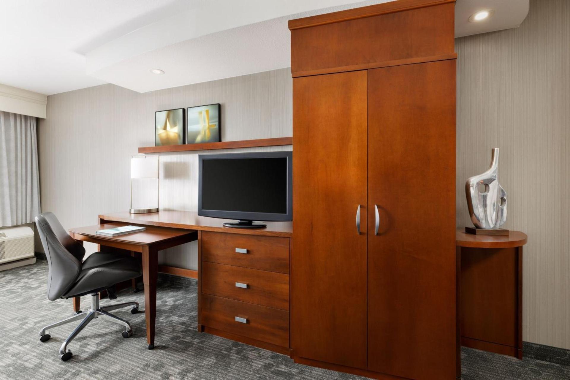 Courtyard by Marriott Potomac Mills Woodbridge photo 11