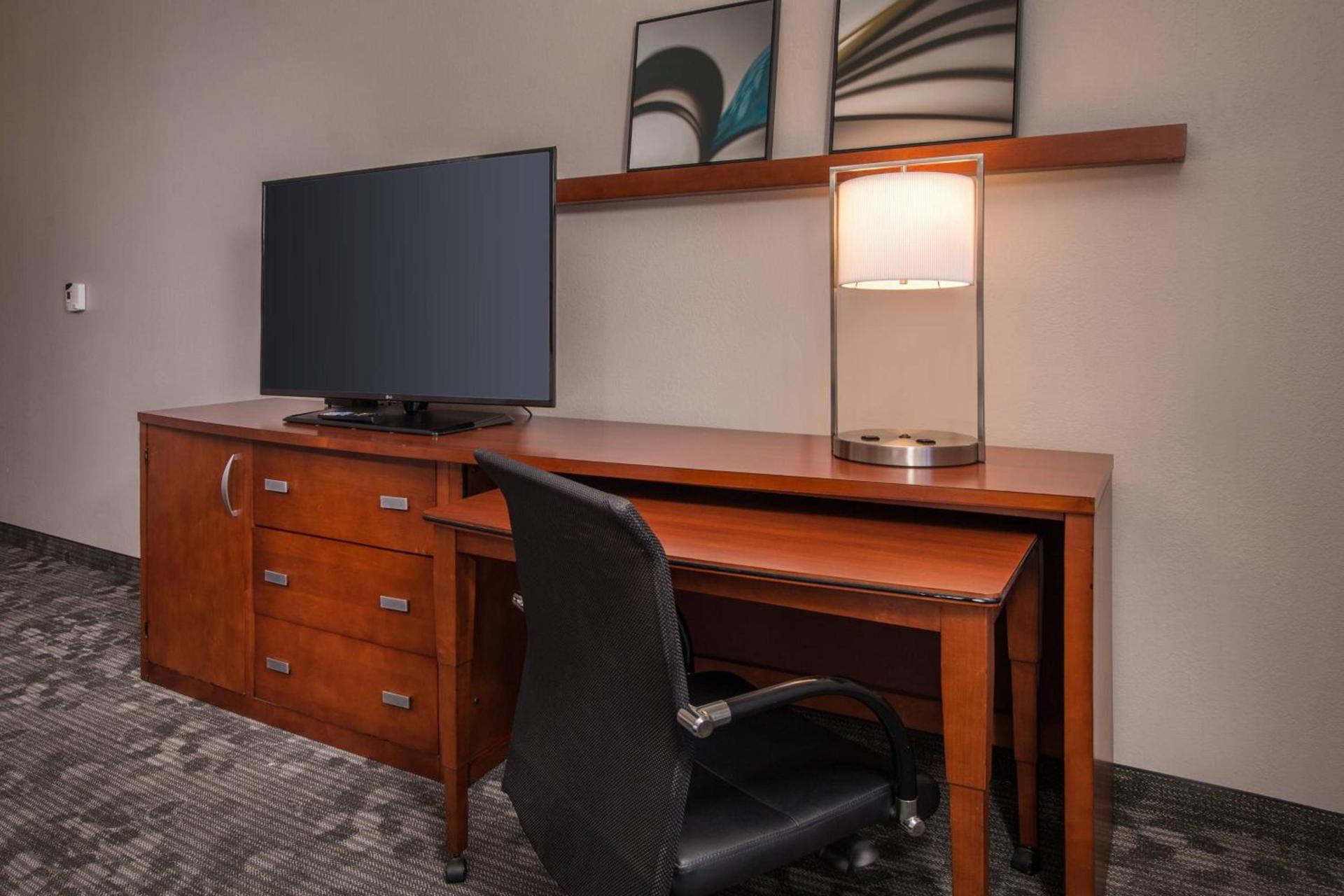 Courtyard by Marriott Dulles Town Center photo 7