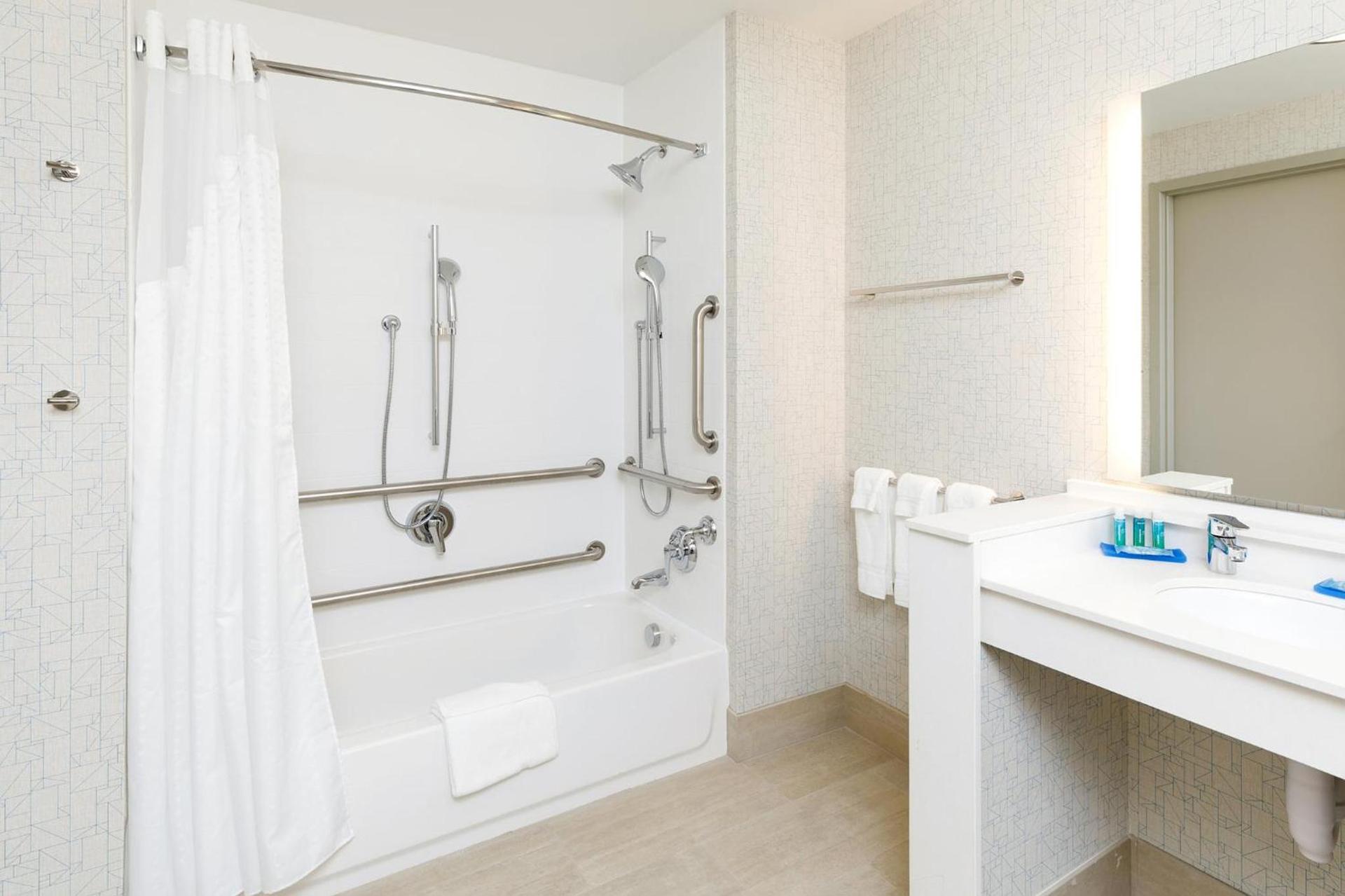 Holiday Inn Express & Suites - Sturbridge by IHG photo 31