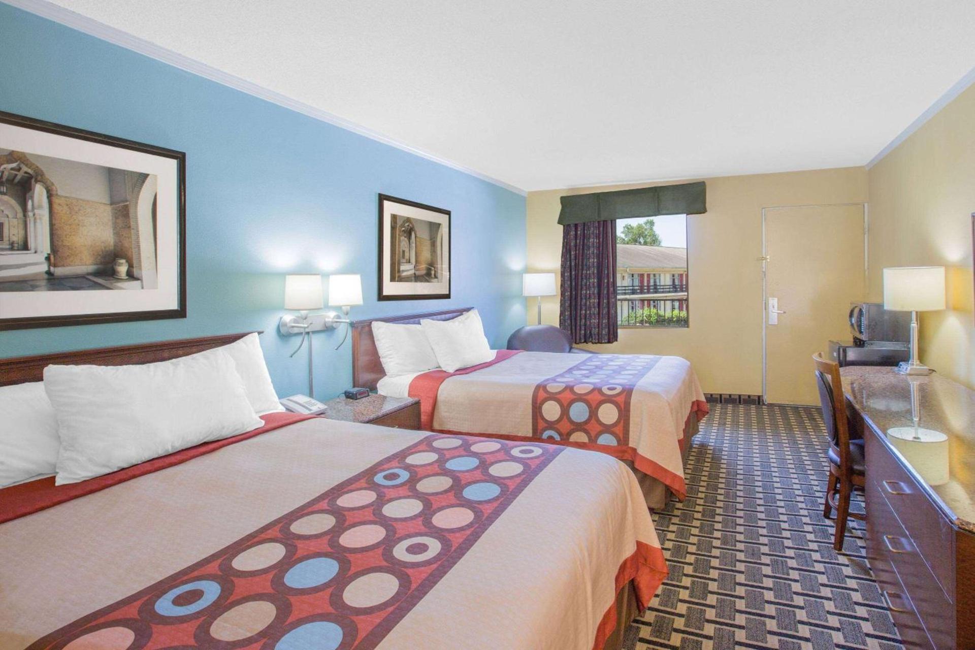 Super 8 by Wyndham Jasper photo 11