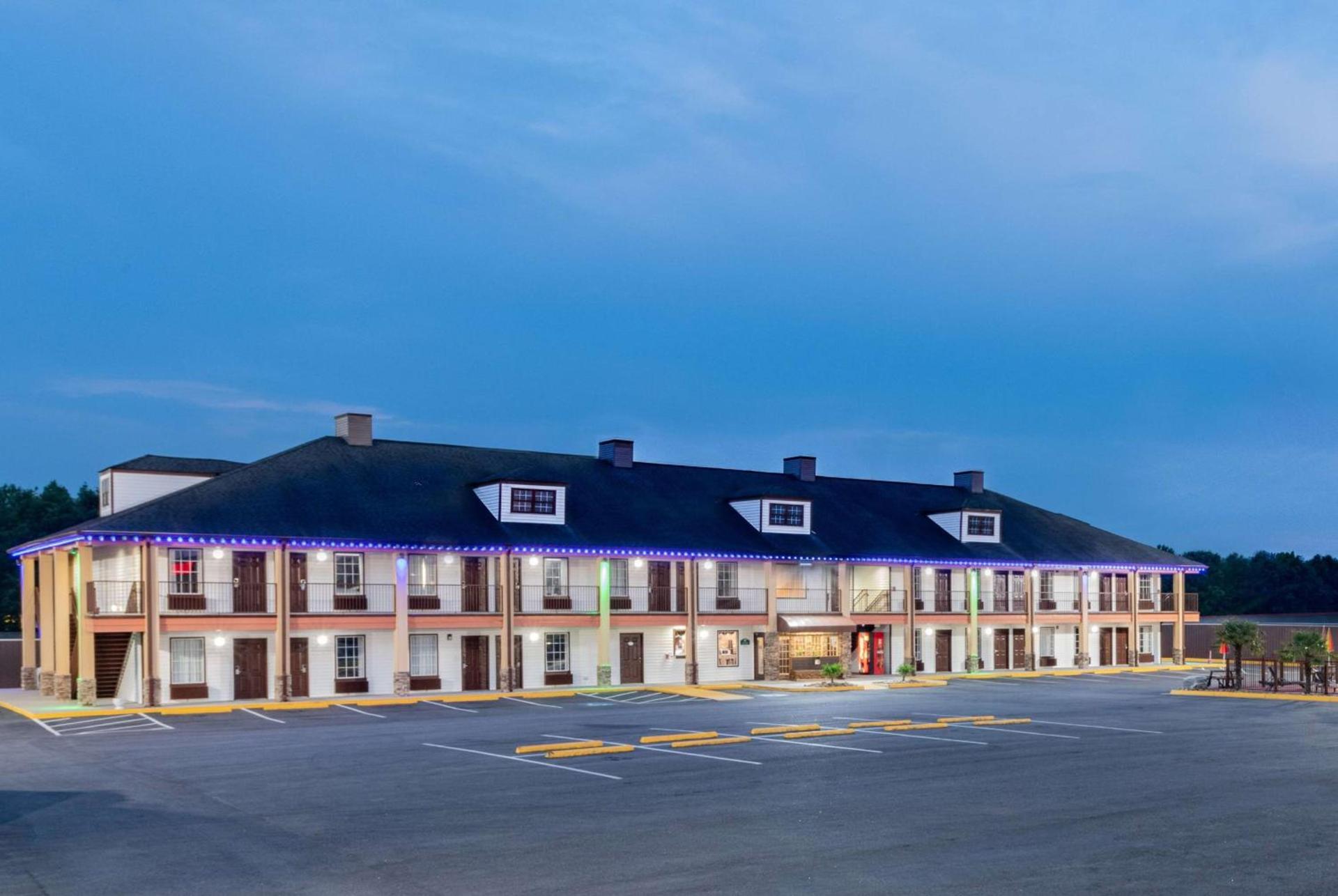 Baymont by Wyndham Commerce GA Near Tanger Outlets Mall photo 2