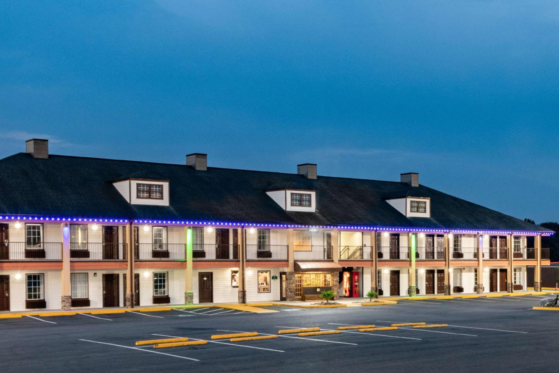 Baymont by Wyndham Commerce GA Near Tanger Outlets Mall photo 3