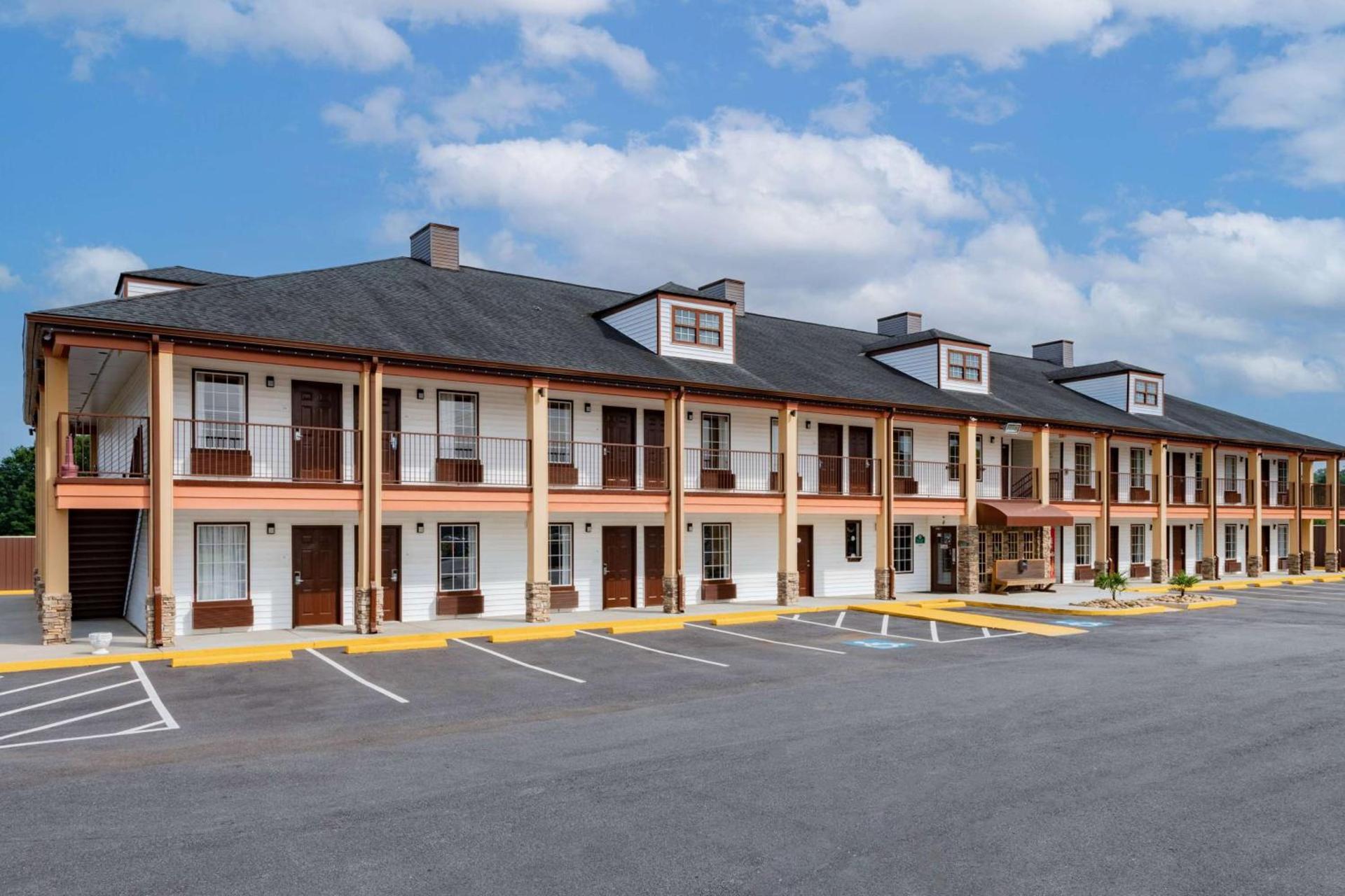 Baymont by Wyndham Commerce GA Near Tanger Outlets Mall photo 4